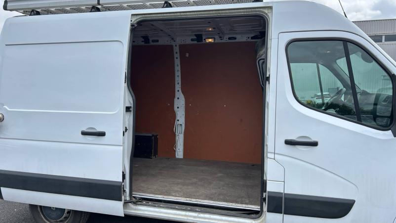 Vente en ligne Renault Master Fourgon MASTER FGN TRAC F3300 L2H2 DCI 135 au prix de 22 790 €