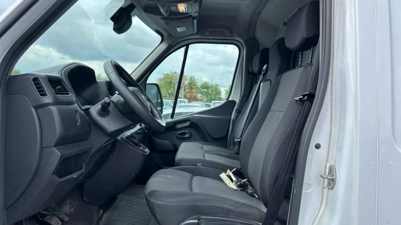 Vente en ligne Renault Master Fourgon MASTER FGN TRAC F3300 L2H2 DCI 135 au prix de 22 790 €