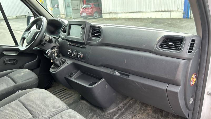 Vente en ligne Renault Master Fourgon MASTER FGN TRAC F3300 L2H2 DCI 135 au prix de 22 790 €