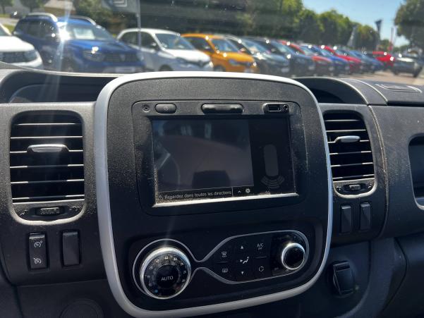 Vente en ligne Renault Trafic Cabine Approfondie TRAFIC CA L1H1 1000 KG DCI 120 au prix de 23 990 €