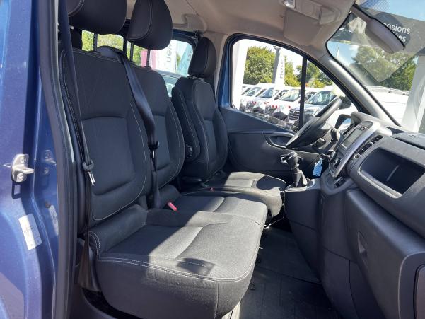Vente en ligne Renault Trafic Cabine Approfondie TRAFIC CA L1H1 1000 KG DCI 120 au prix de 23 990 €