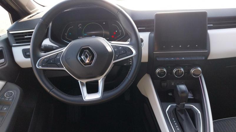 Vente en ligne Renault Clio 5 Clio E-Tech 140 - 21N au prix de 17 690 €