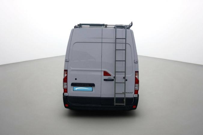 Vente en ligne Renault Master Fourgon MASTER FGN TRAC F3300 L2H2 DCI 135 au prix de 22 790 €