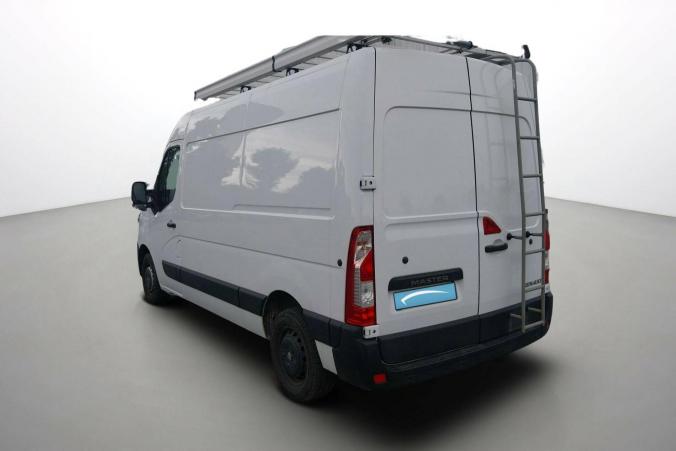 Vente en ligne Renault Master Fourgon MASTER FGN TRAC F3300 L2H2 DCI 135 au prix de 22 790 €
