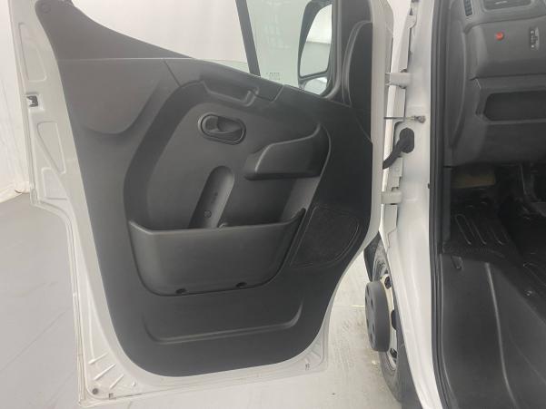 Vente en ligne Renault Master 3 Châssis Cabine MASTER CC PROP RJ3500 PAF AR COURT L2 DCI 130 au prix de 28 990 €