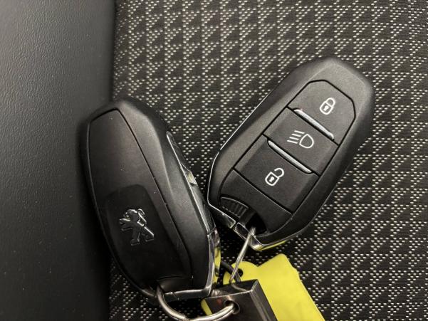 Vente en ligne Peugeot 2008  BlueHDi 100 S&S BVM6 au prix de 20 990 €