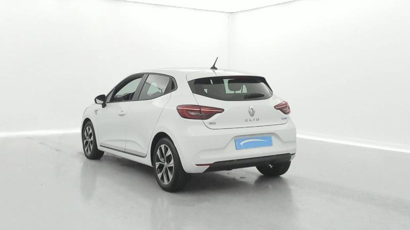 Vente en ligne Renault Clio 5 Clio E-Tech 140 - 21N au prix de 18 390 €