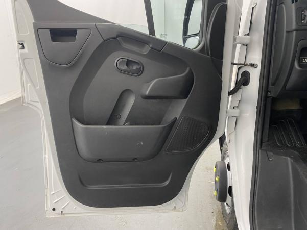 Vente en ligne Renault Master 3 Fourgon MASTER CC PROPULSION L3 3.5t dCi 130 E6 au prix de 29 990 €