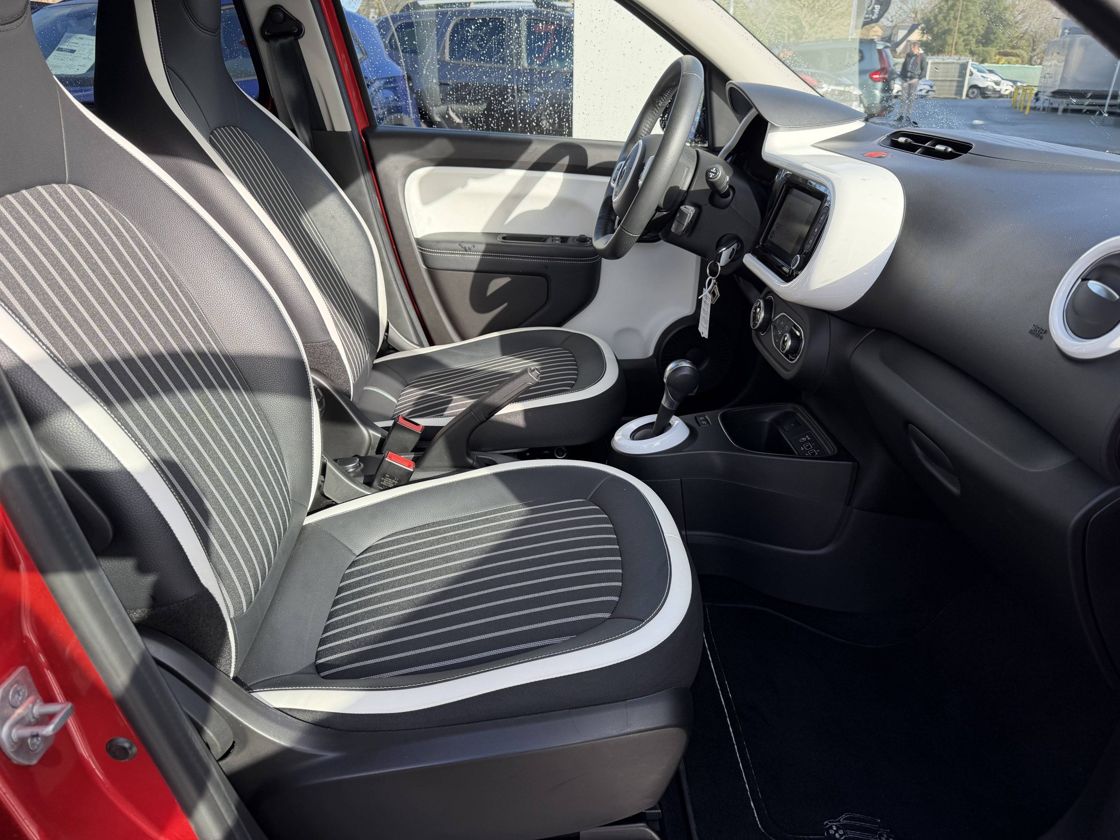 Vente en ligne Renault Twingo Electrique Twingo III E-Tech au prix de 12 990 €