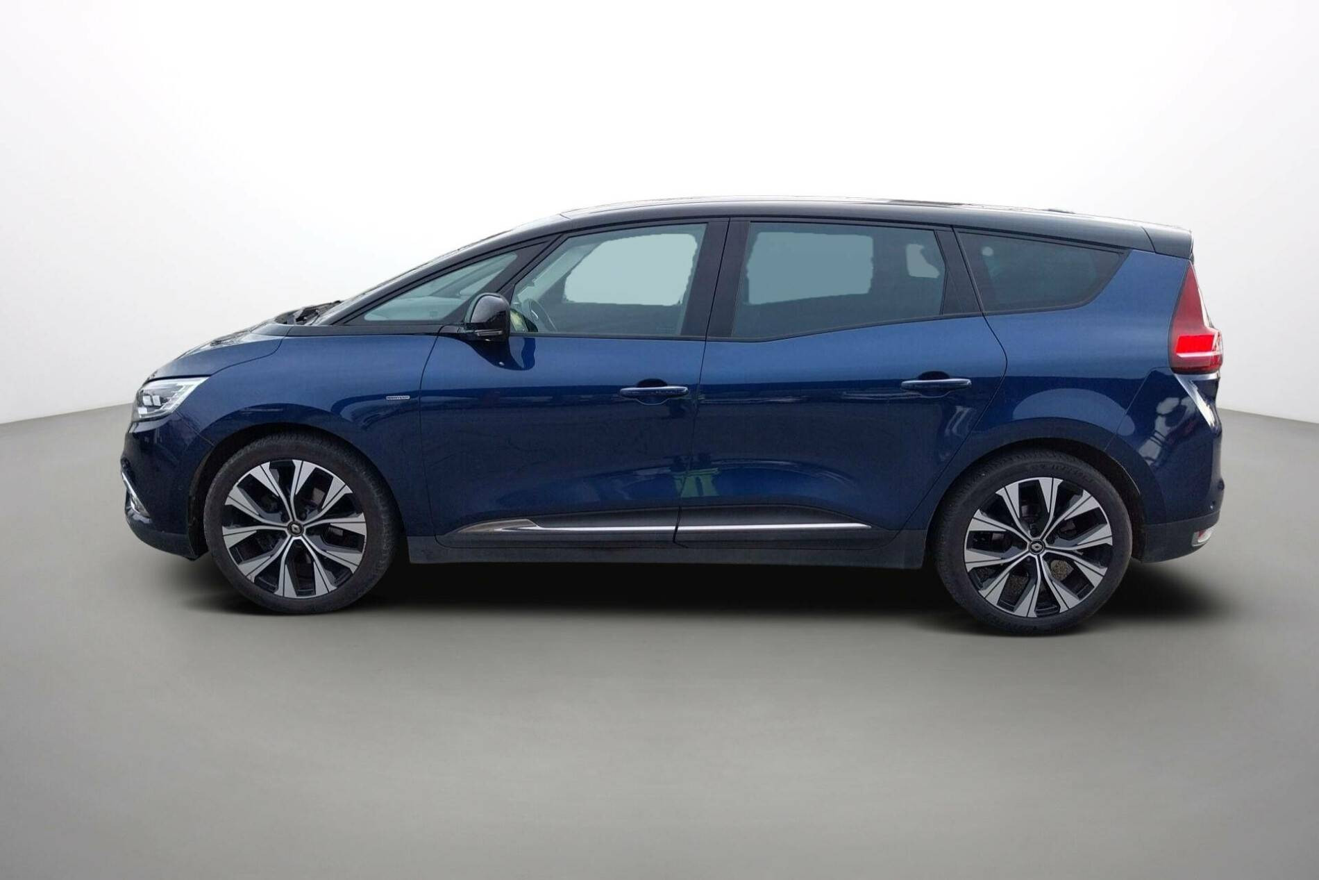 Vente en ligne Renault Grand Scenic 4 Grand Scenic TCe 140 FAP - 21 au prix de 20 990 €