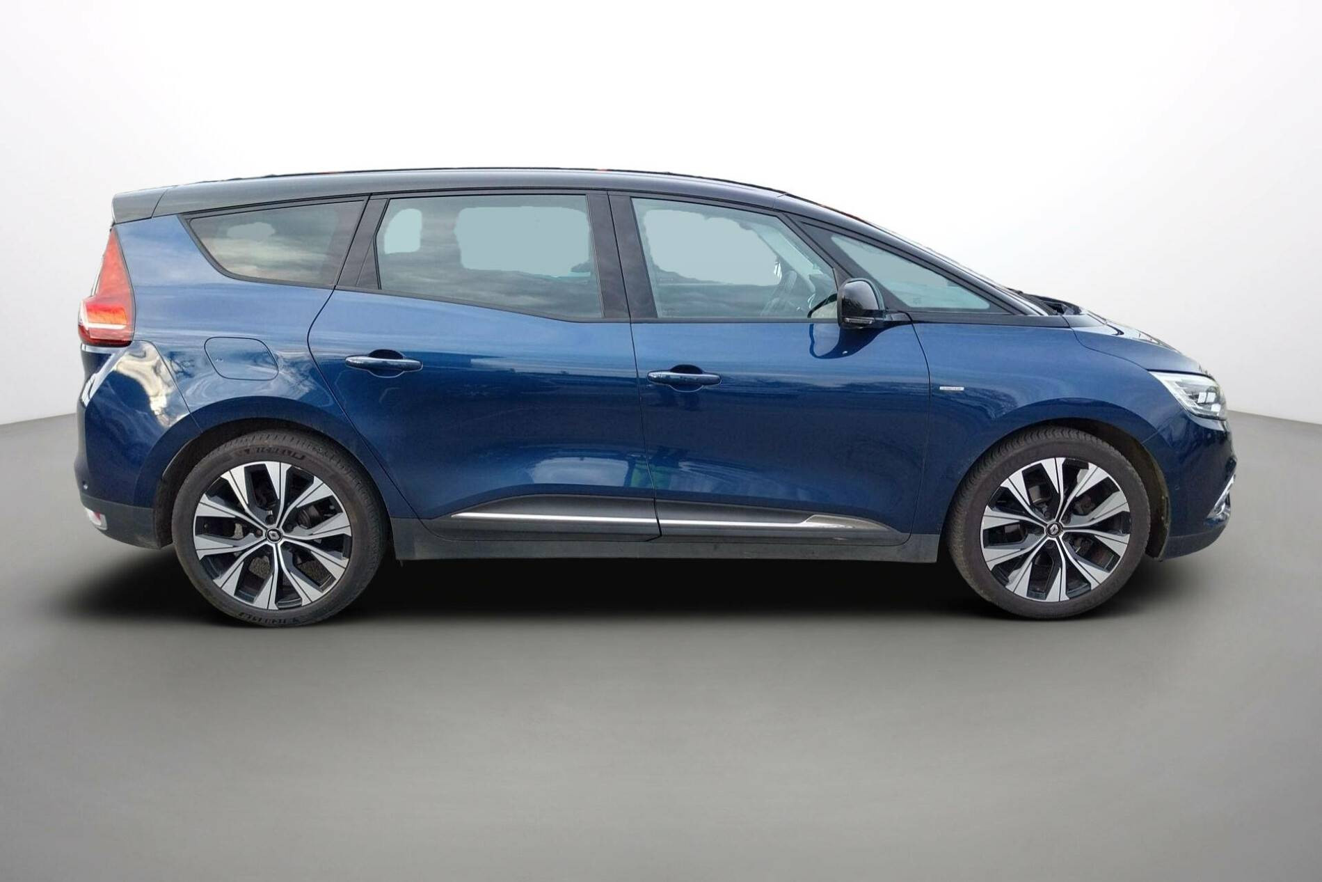Vente en ligne Renault Grand Scenic 4 Grand Scenic TCe 140 FAP - 21 au prix de 20 990 €