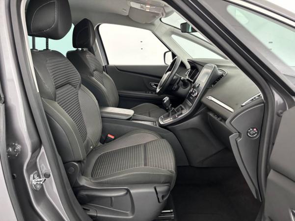 Vente en ligne Renault Grand Scenic 4 Grand Scenic Blue dCi 120 au prix de 18 490 €