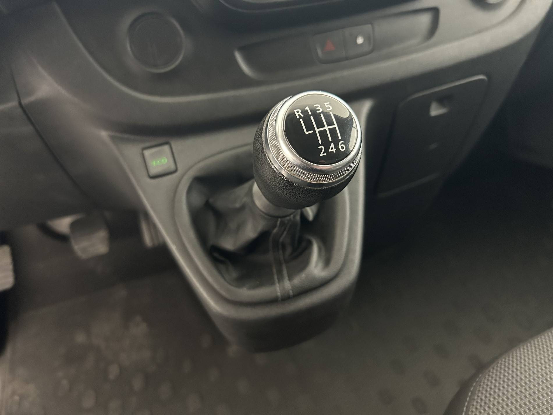 Vente en ligne Renault Trafic 3 Fourgon TRAFIC FGN L1H1 1000 KG DCI 120 au prix de 19 990 €