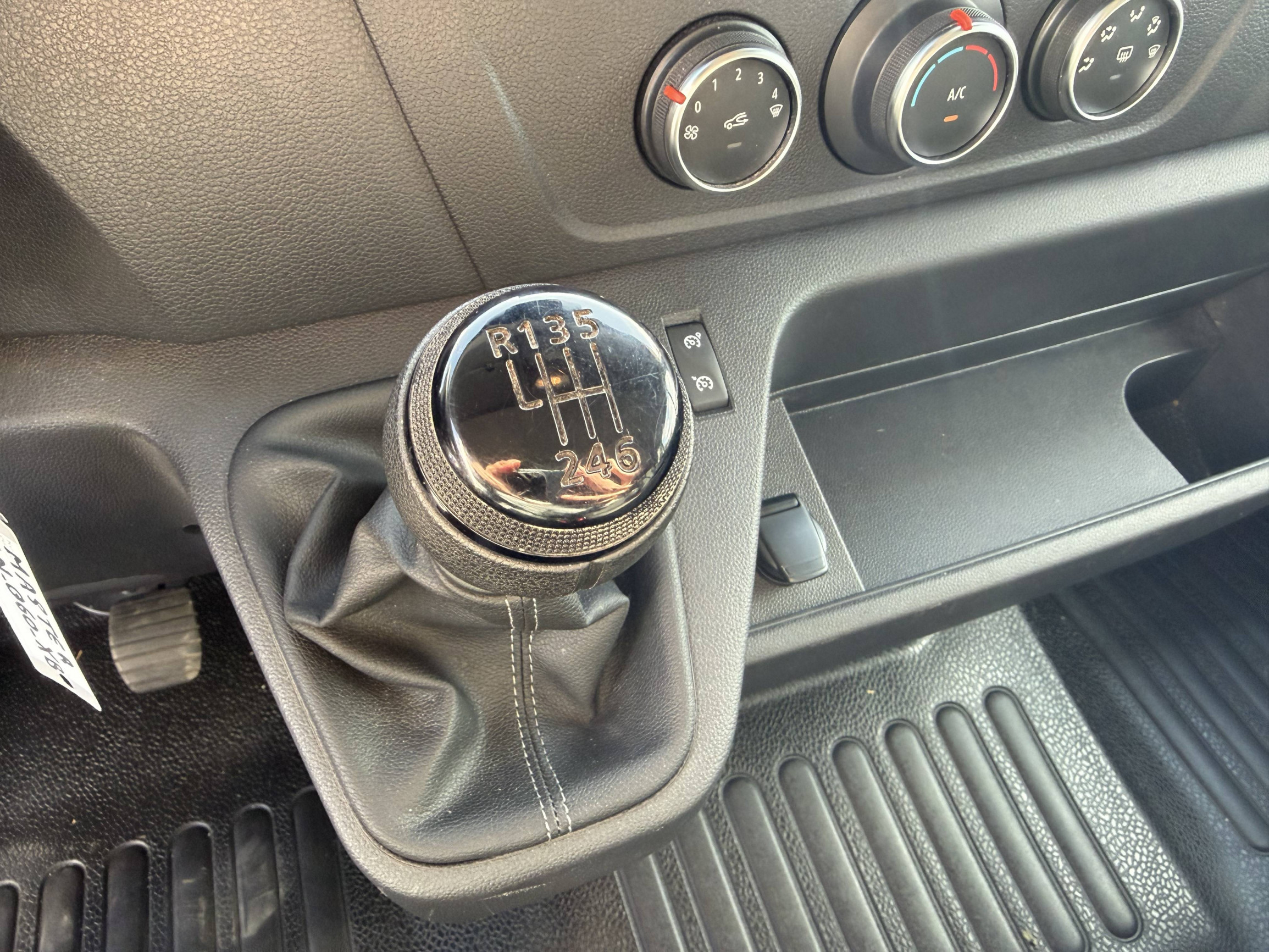 Vente en ligne Renault Master Fourgon MASTER FGN TRAC F3500 L2H2 BLUE DCI 135 au prix de 23 490 €