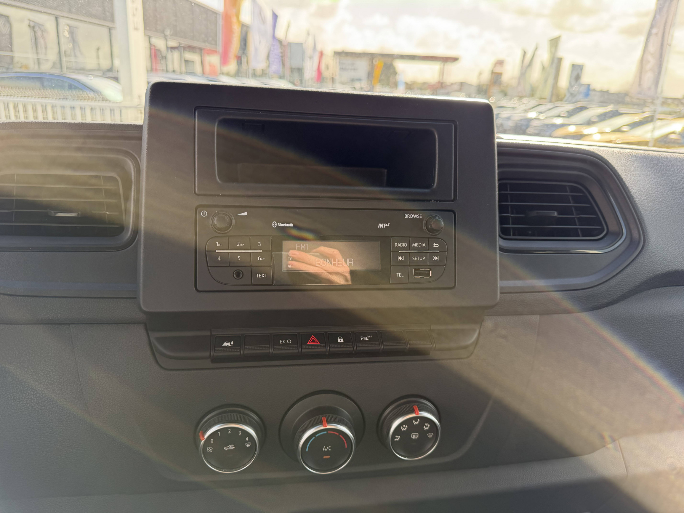 Vente en ligne Renault Master Fourgon MASTER FGN TRAC F3500 L2H2 BLUE DCI 135 au prix de 23 490 €