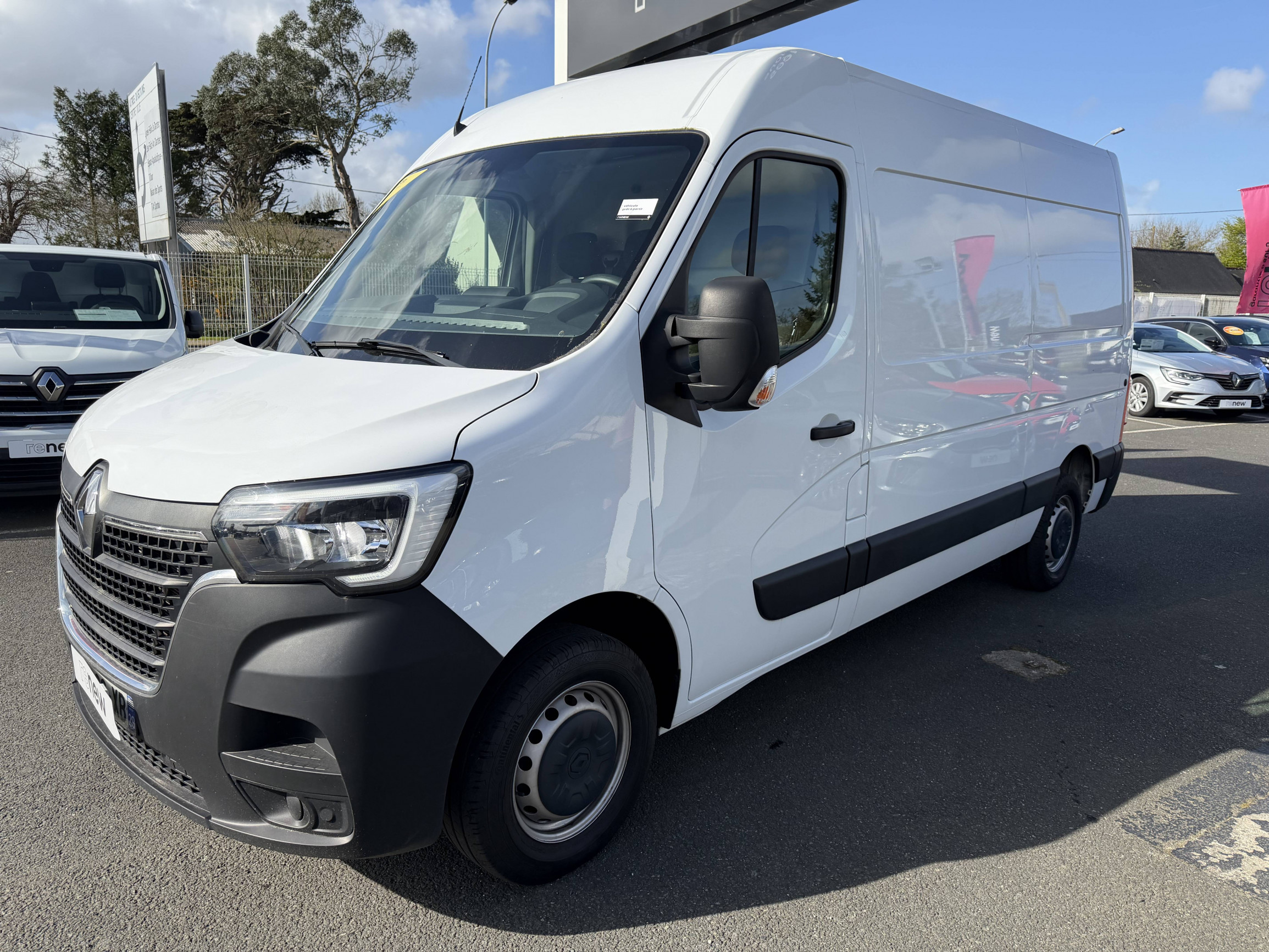 Vente en ligne Renault Master Fourgon MASTER FGN TRAC F3500 L2H2 BLUE DCI 135 au prix de 23 490 €