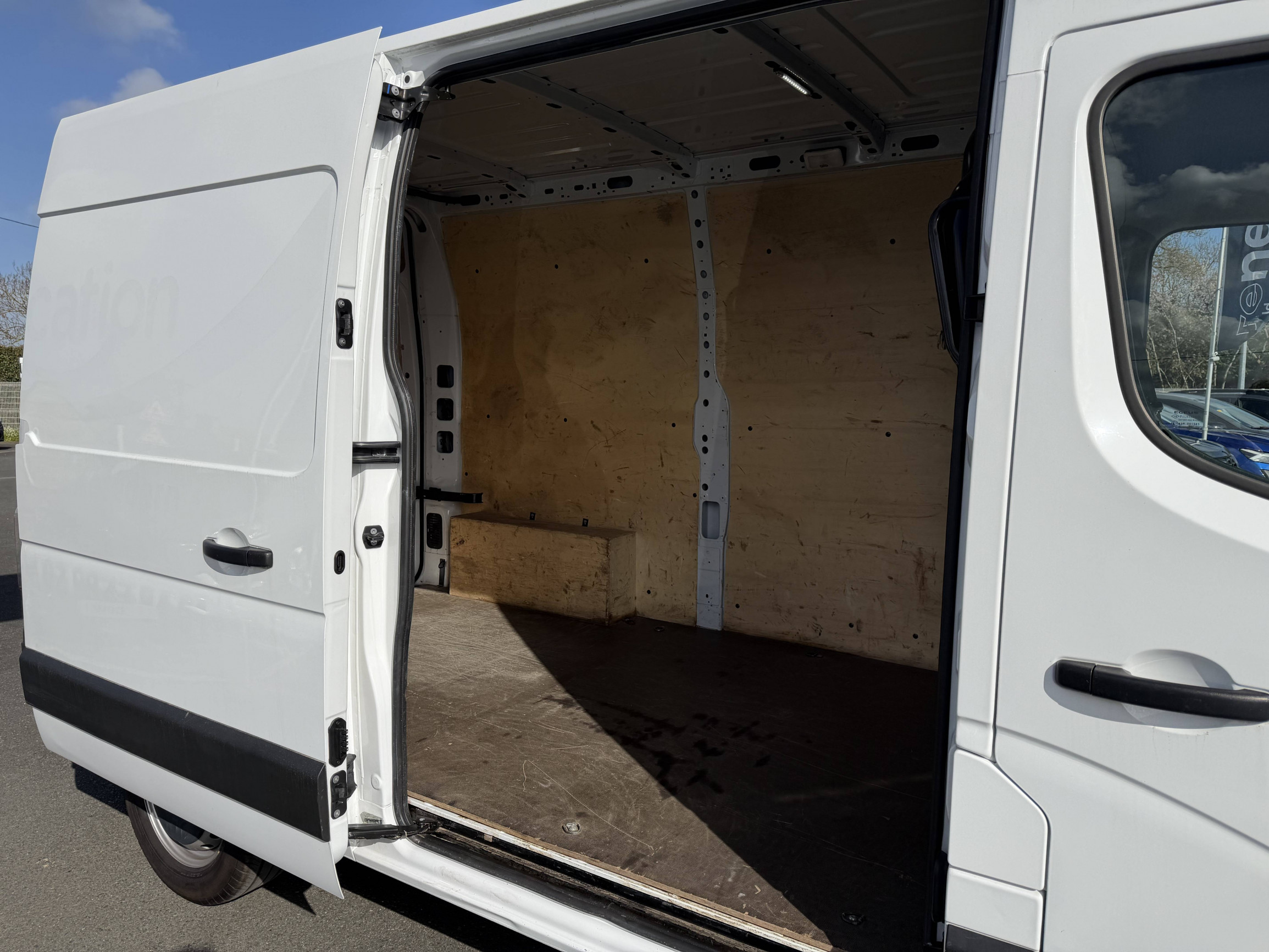 Vente en ligne Renault Master Fourgon MASTER FGN TRAC F3500 L2H2 BLUE DCI 135 au prix de 23 490 €