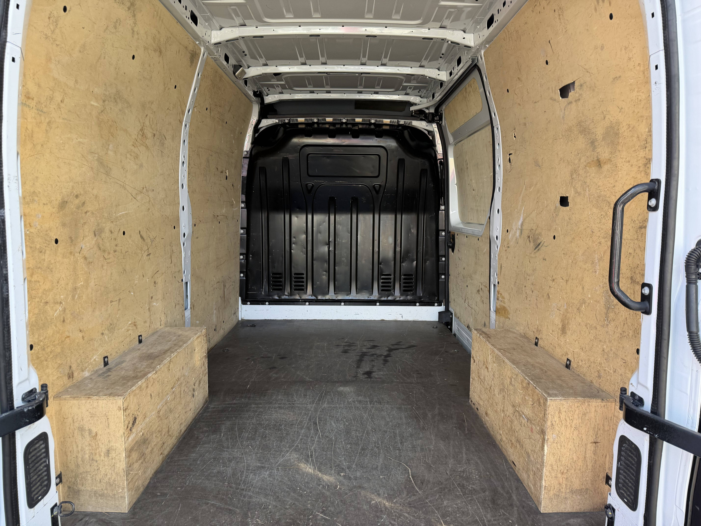 Vente en ligne Renault Master Fourgon MASTER FGN TRAC F3500 L2H2 BLUE DCI 135 au prix de 23 490 €