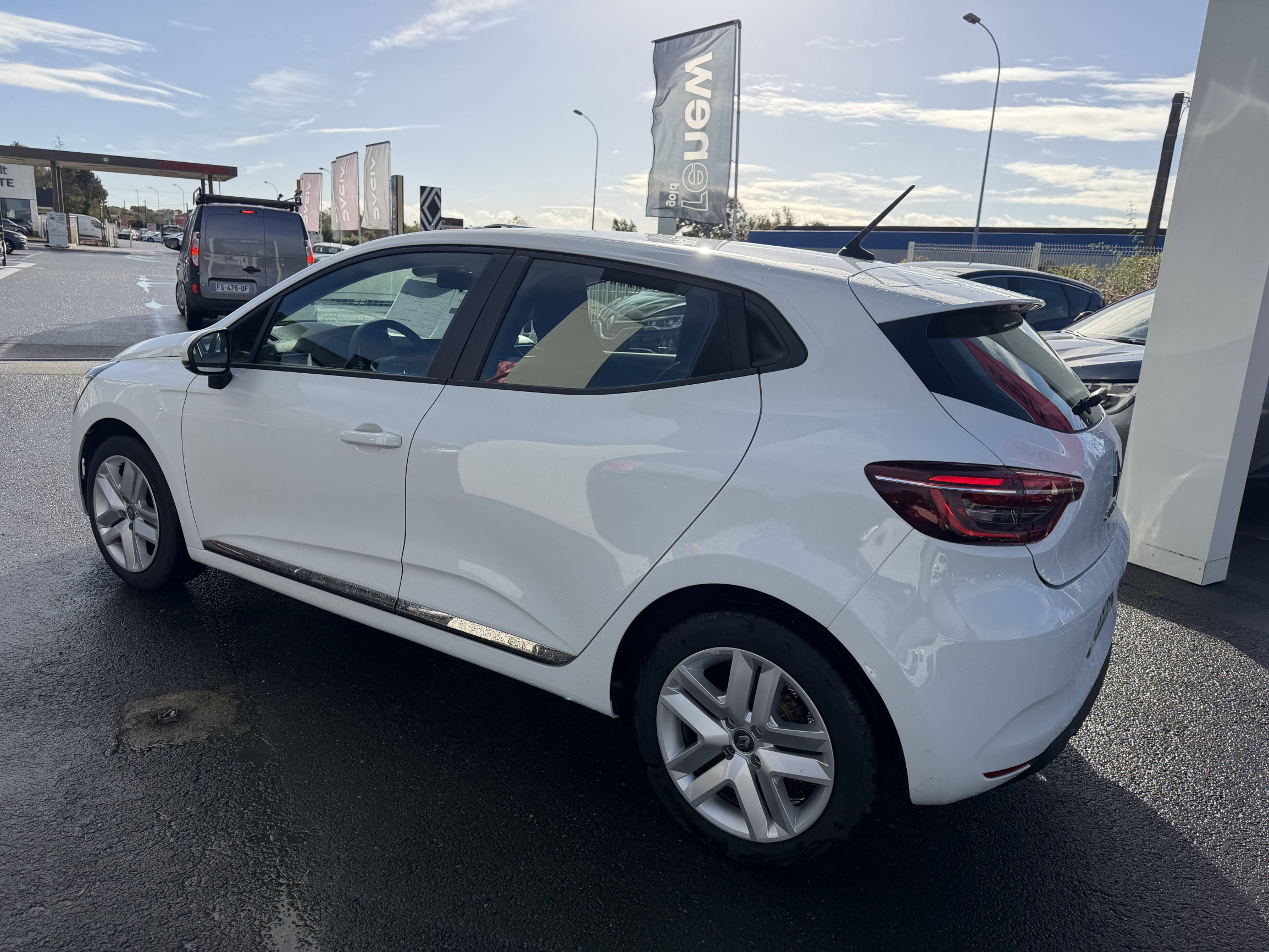 Vente en ligne Renault Clio 5 Clio SCe 65 - 21N au prix de 12 490 €