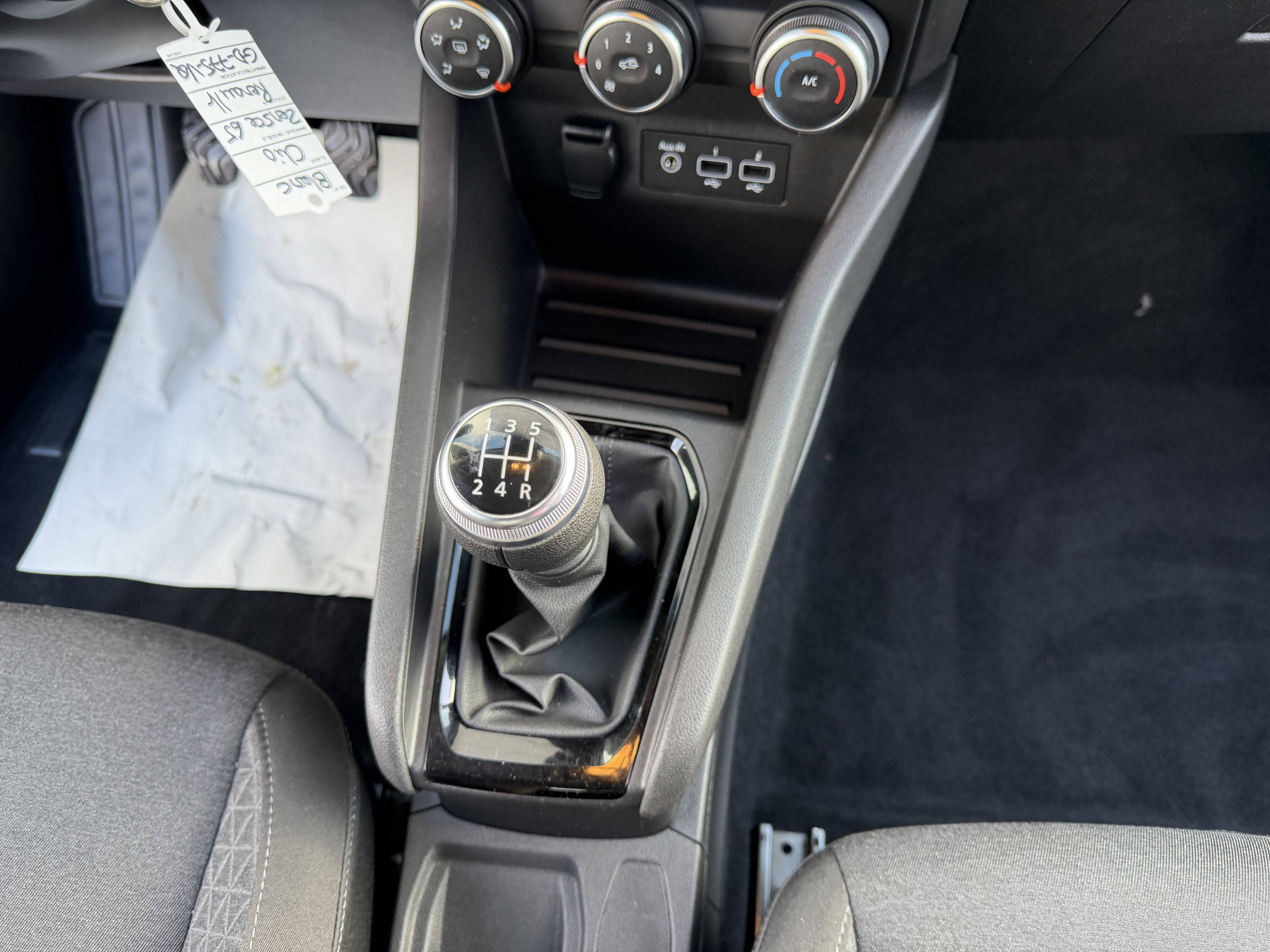 Vente en ligne Renault Clio 5 Clio SCe 65 - 21N au prix de 12 490 €