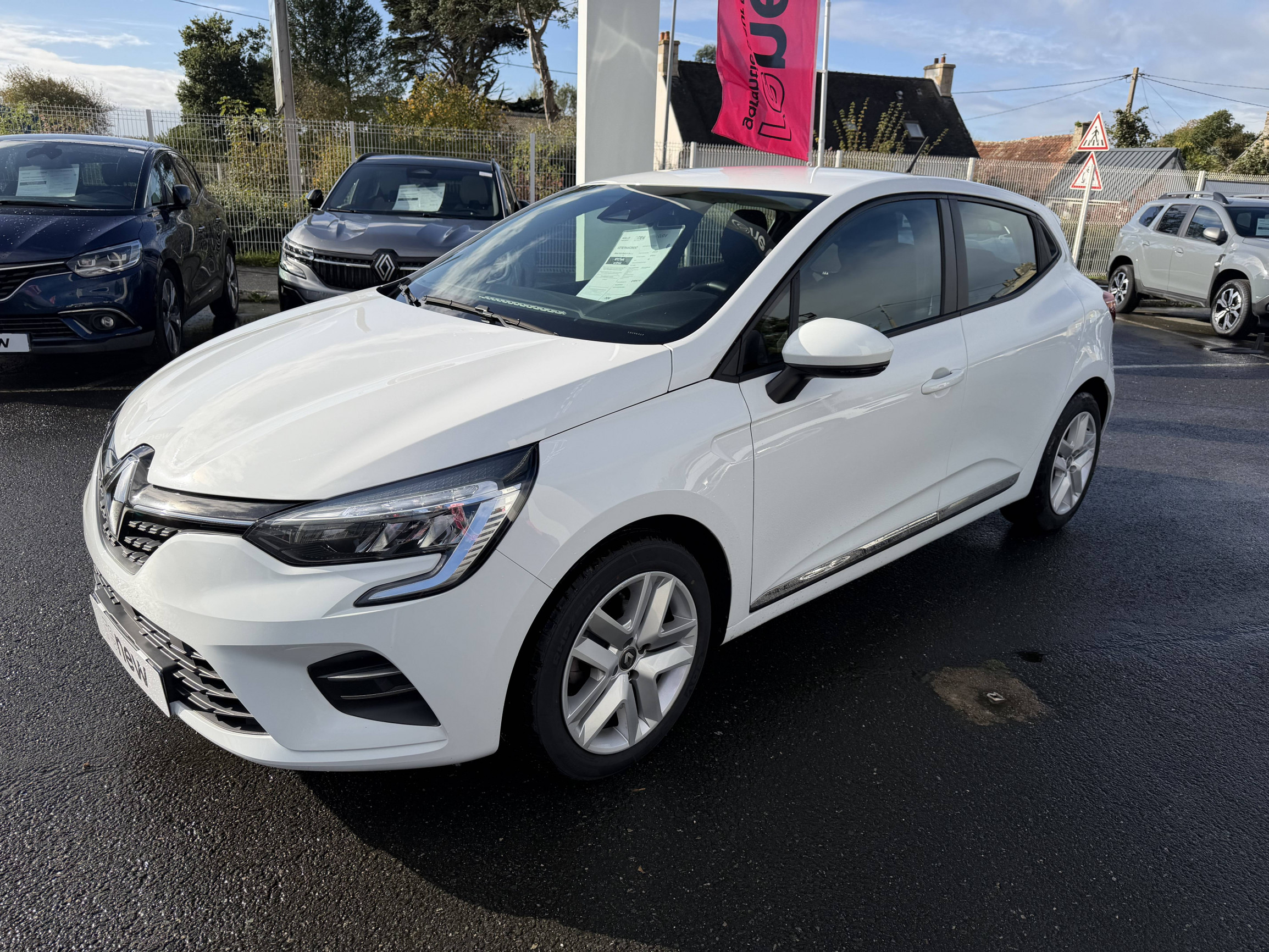 Vente en ligne Renault Clio 5 Clio SCe 65 - 21N au prix de 12 490 €