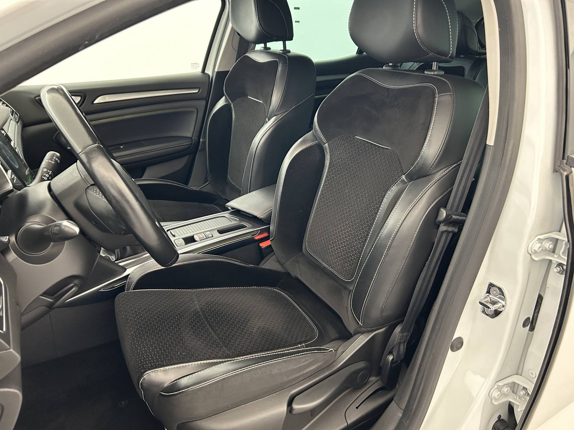 Vente en ligne Renault Megane 4 Mégane IV Berline TCe 140 FAP au prix de 11 990 €