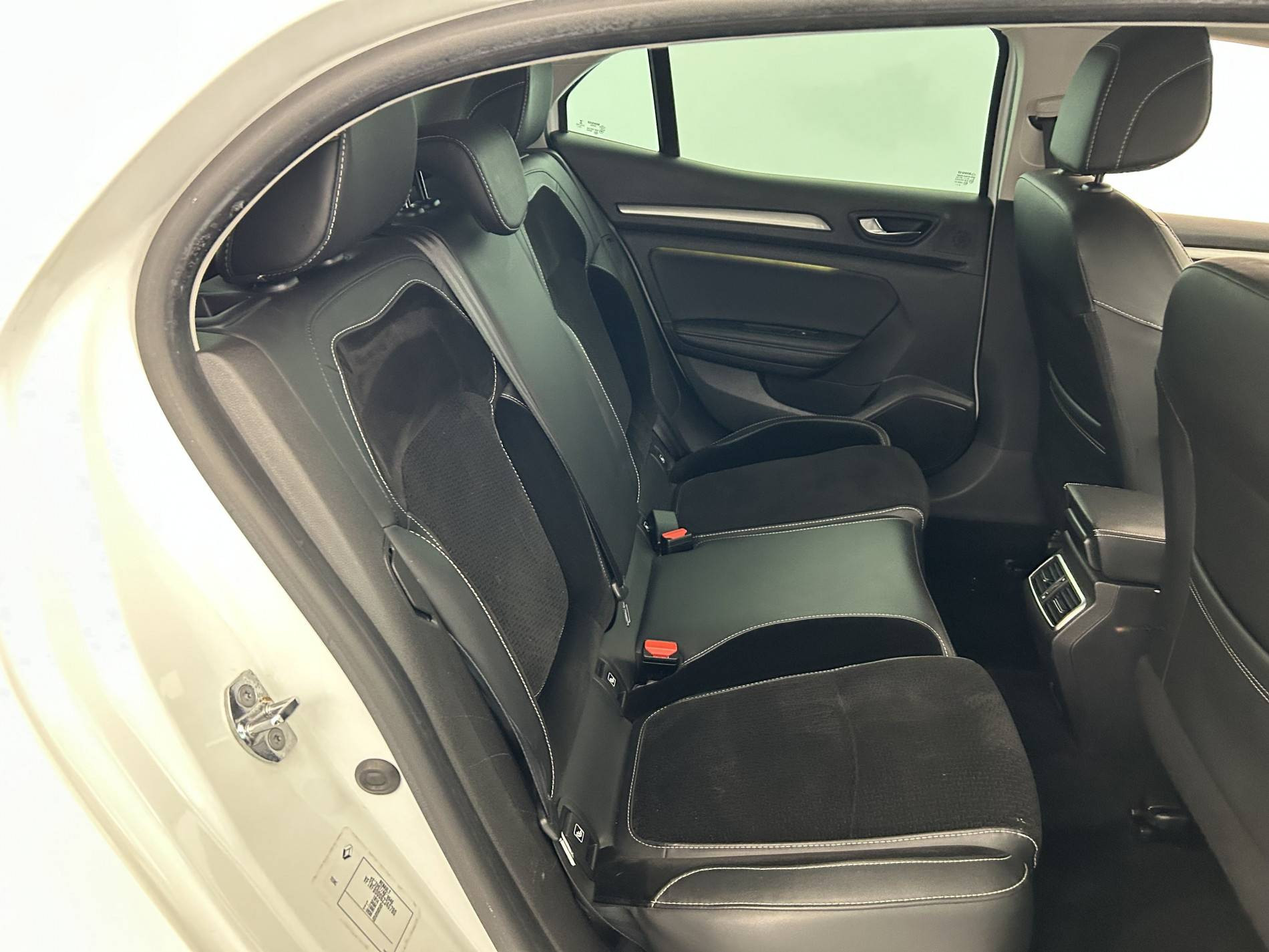 Vente en ligne Renault Megane 4 Mégane IV Berline TCe 140 FAP au prix de 11 990 €