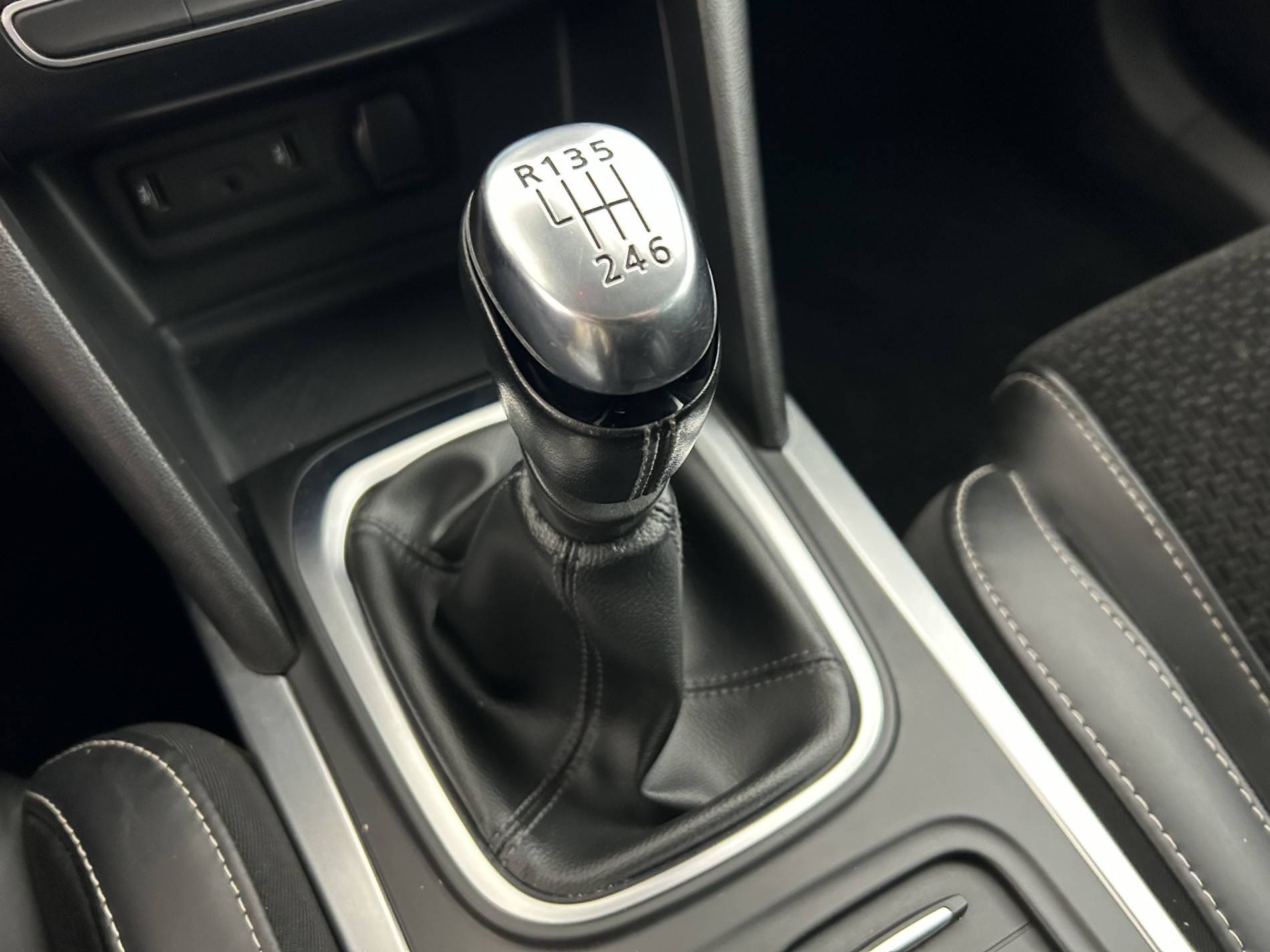 Vente en ligne Renault Megane 4 Mégane IV Berline TCe 140 FAP au prix de 11 990 €