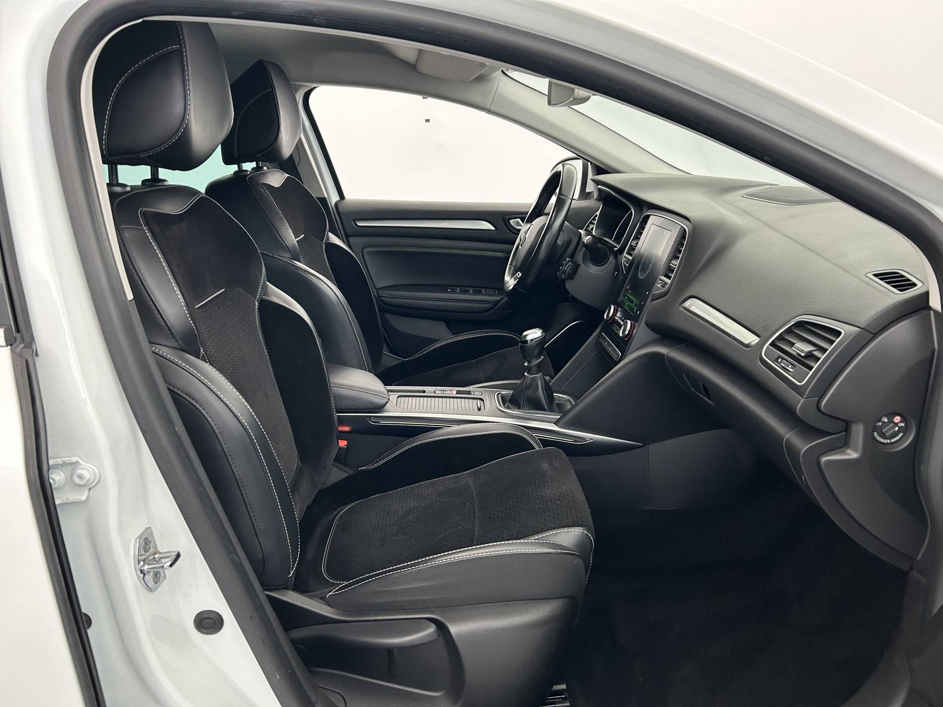 Vente en ligne Renault Megane 4 Mégane IV Berline TCe 140 FAP au prix de 11 990 €