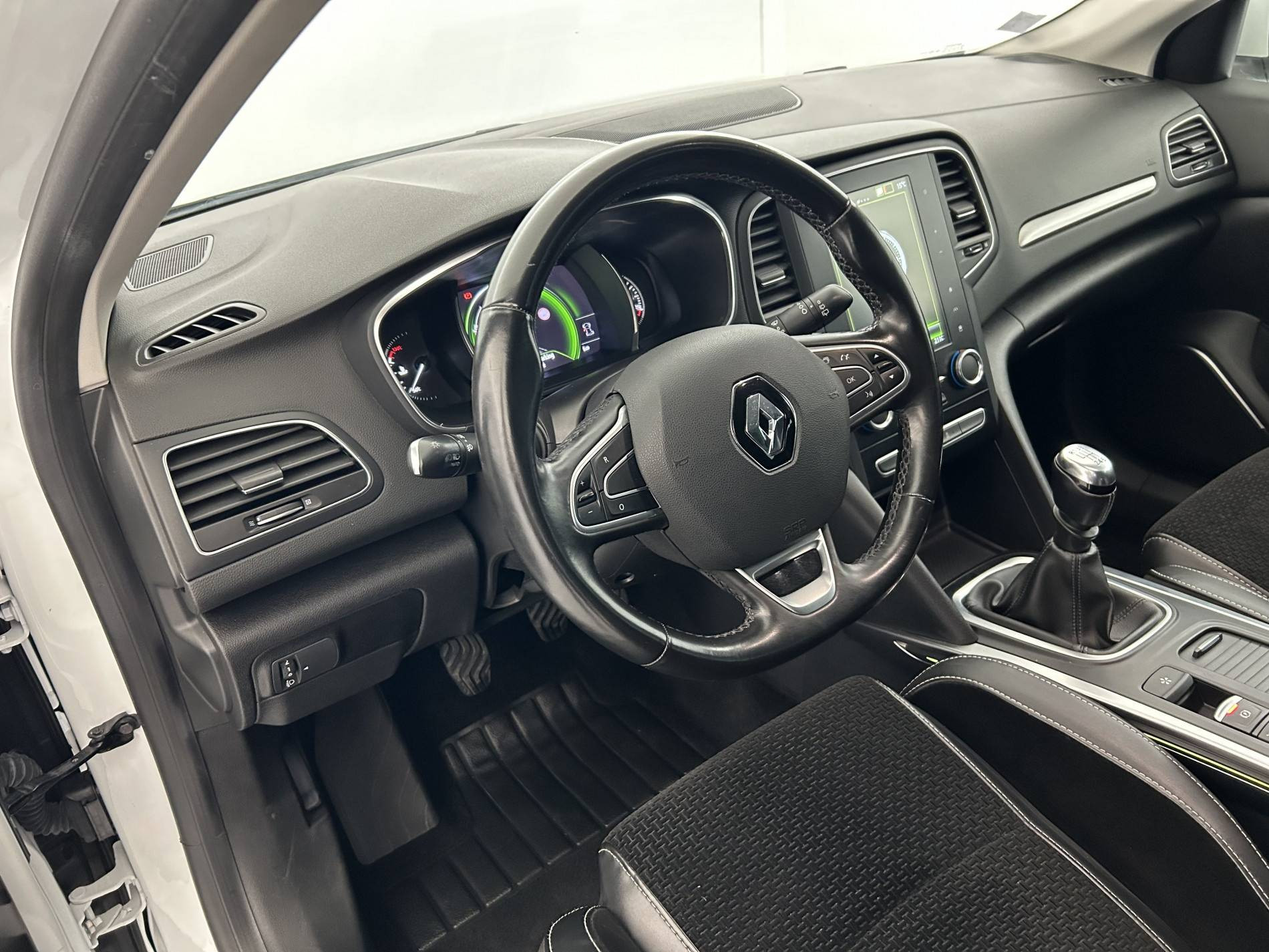 Vente en ligne Renault Megane 4 Mégane IV Berline TCe 140 FAP au prix de 11 990 €