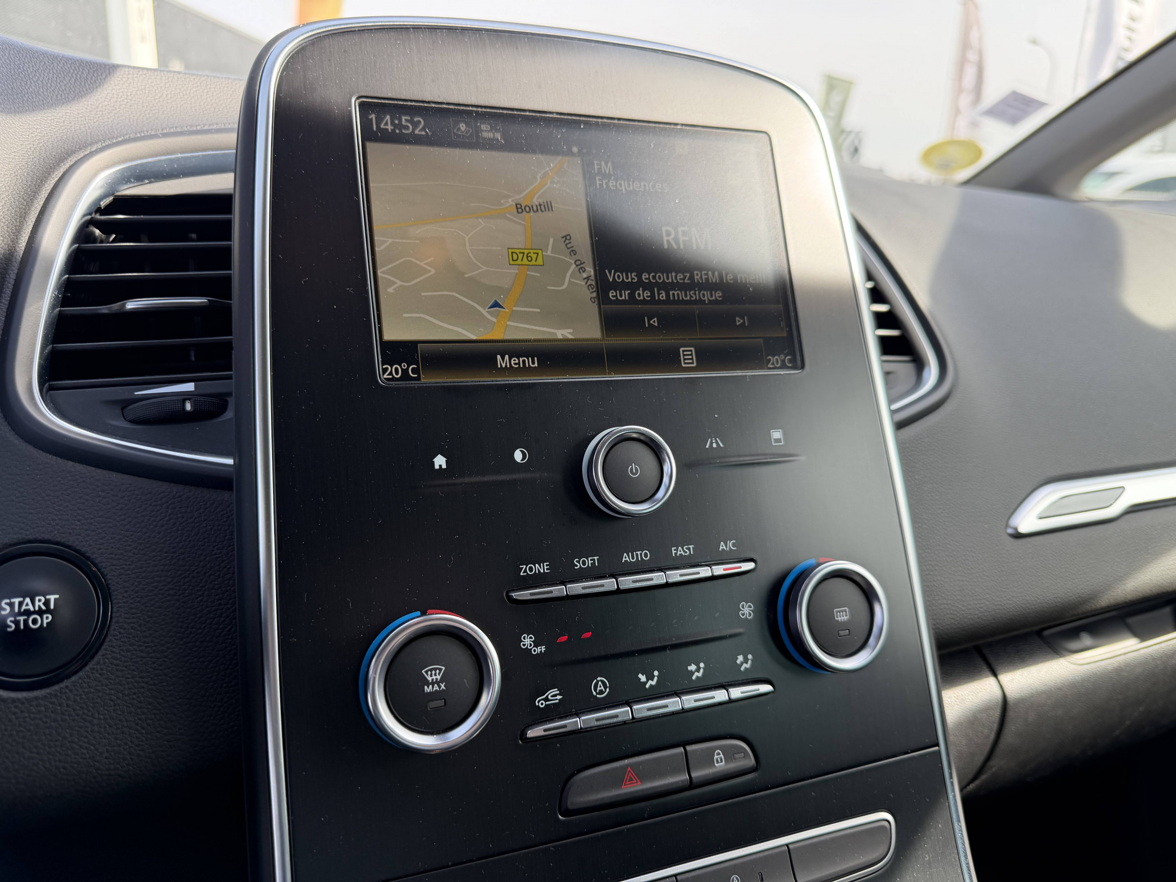 Vente en ligne Renault Grand Scenic 4 Grand Scenic Blue dCi 120 au prix de 17 990 €