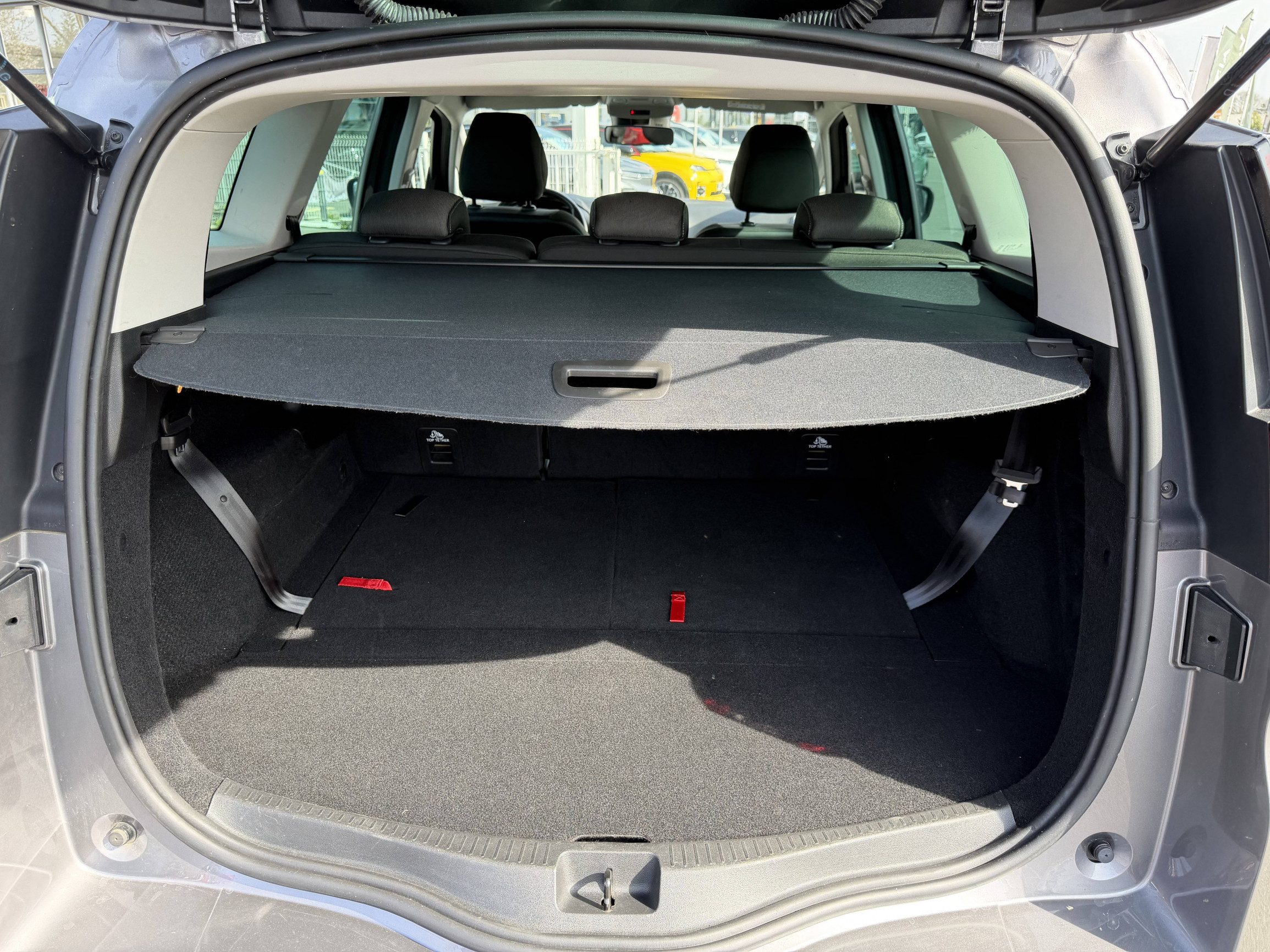 Vente en ligne Renault Grand Scenic 4 Grand Scenic Blue dCi 120 au prix de 17 990 €