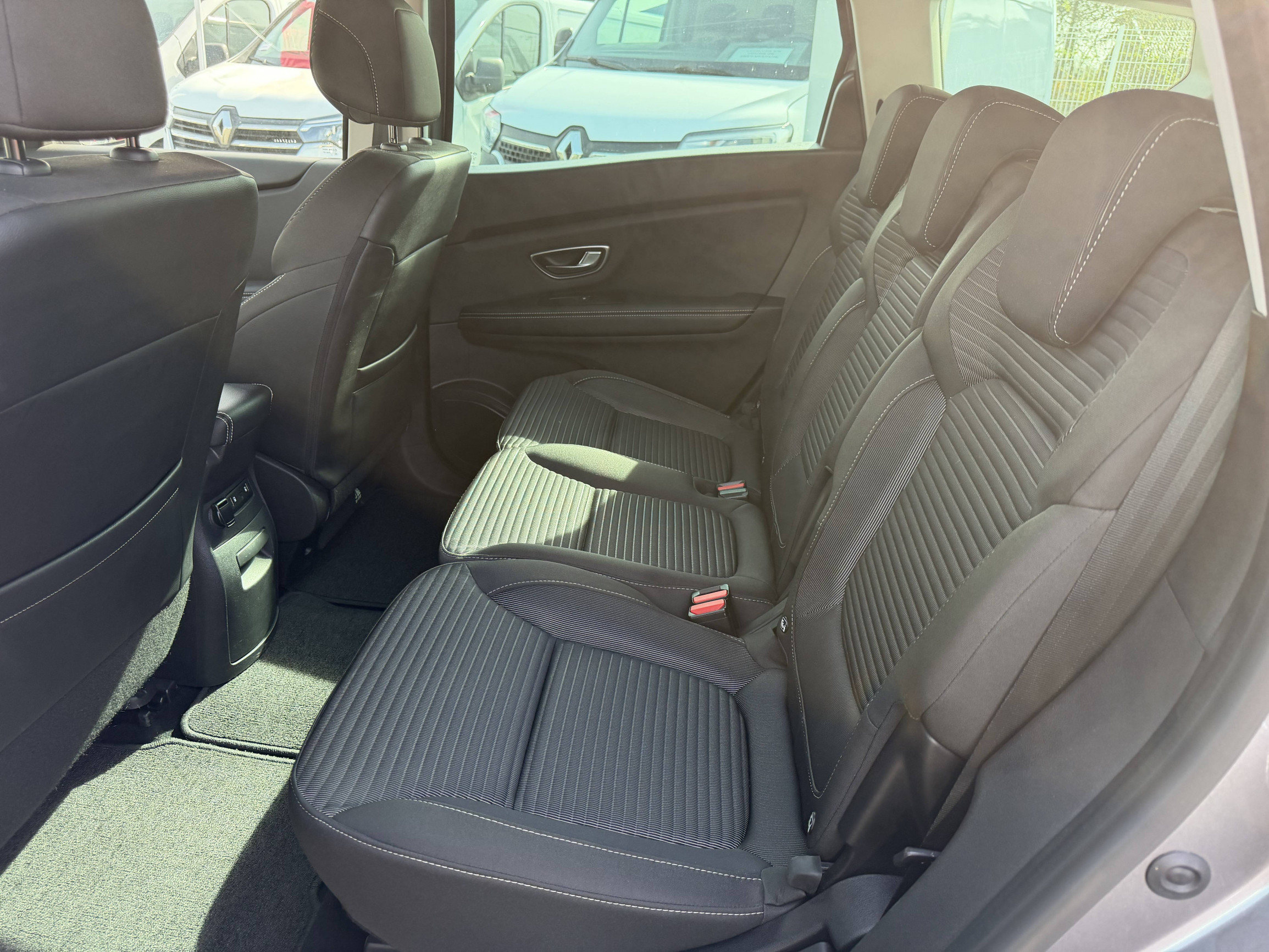 Vente en ligne Renault Grand Scenic 4 Grand Scenic Blue dCi 120 au prix de 17 990 €