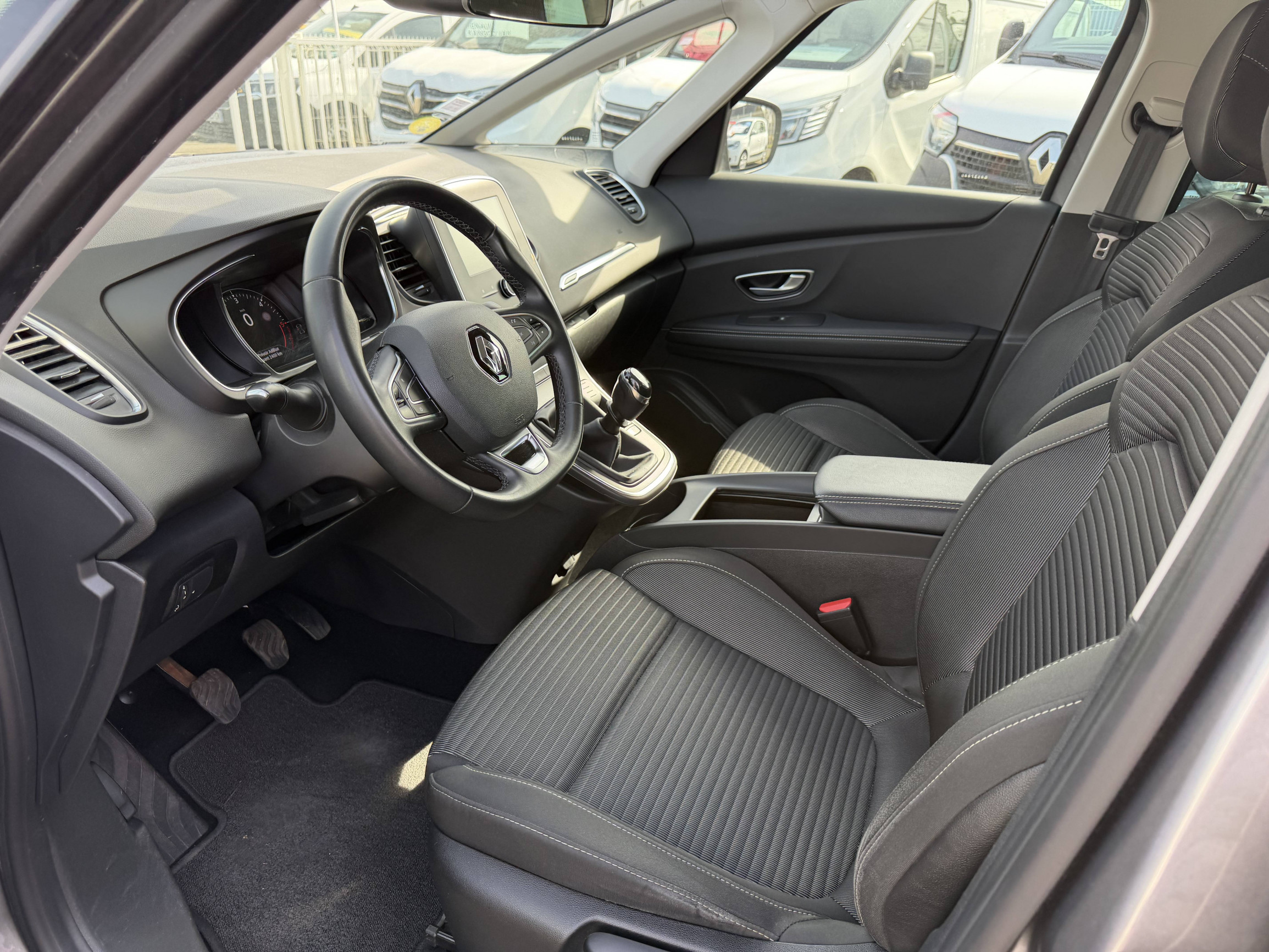 Vente en ligne Renault Grand Scenic 4 Grand Scenic Blue dCi 120 au prix de 17 990 €