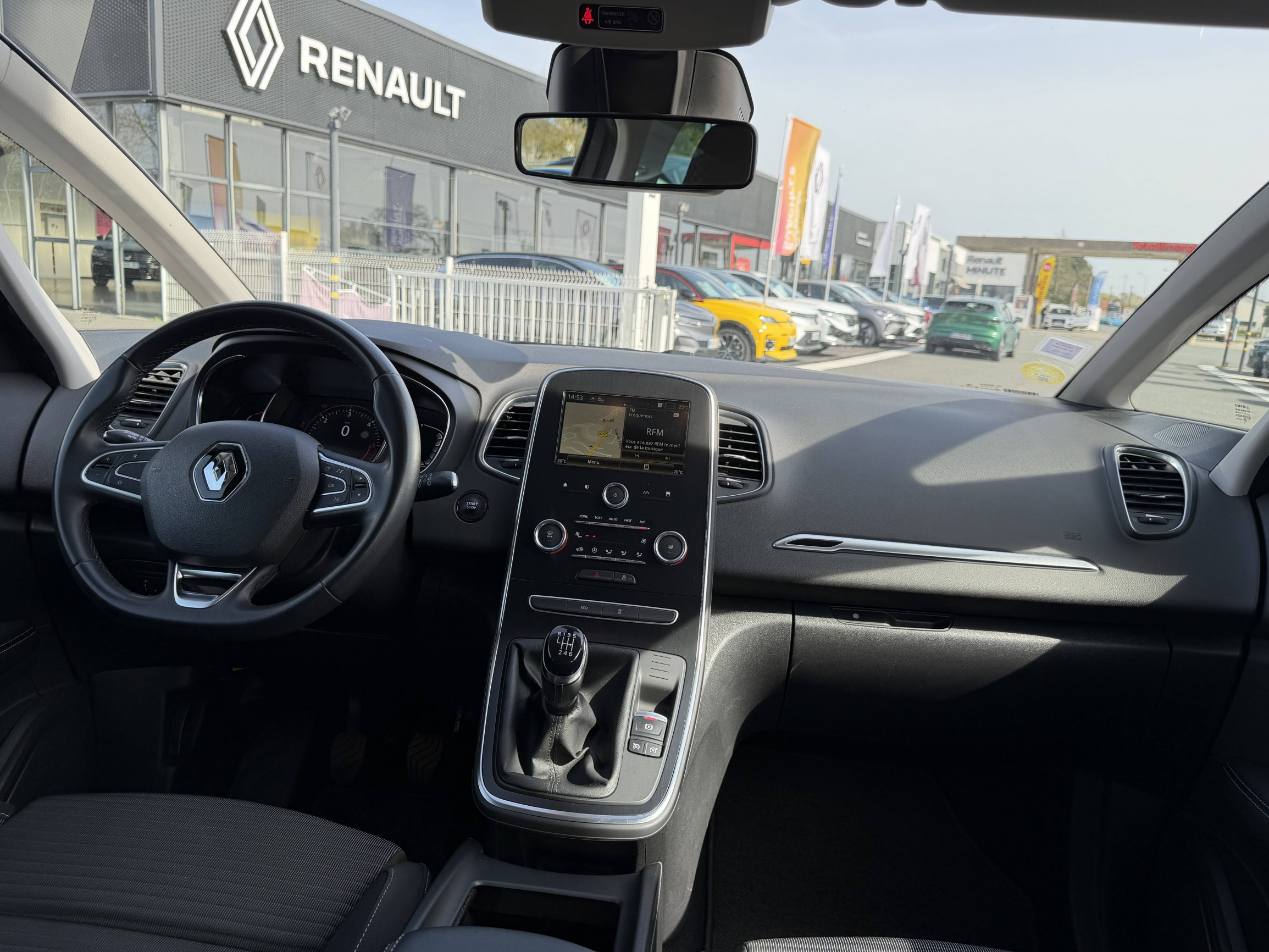 Vente en ligne Renault Grand Scenic 4 Grand Scenic Blue dCi 120 au prix de 17 990 €