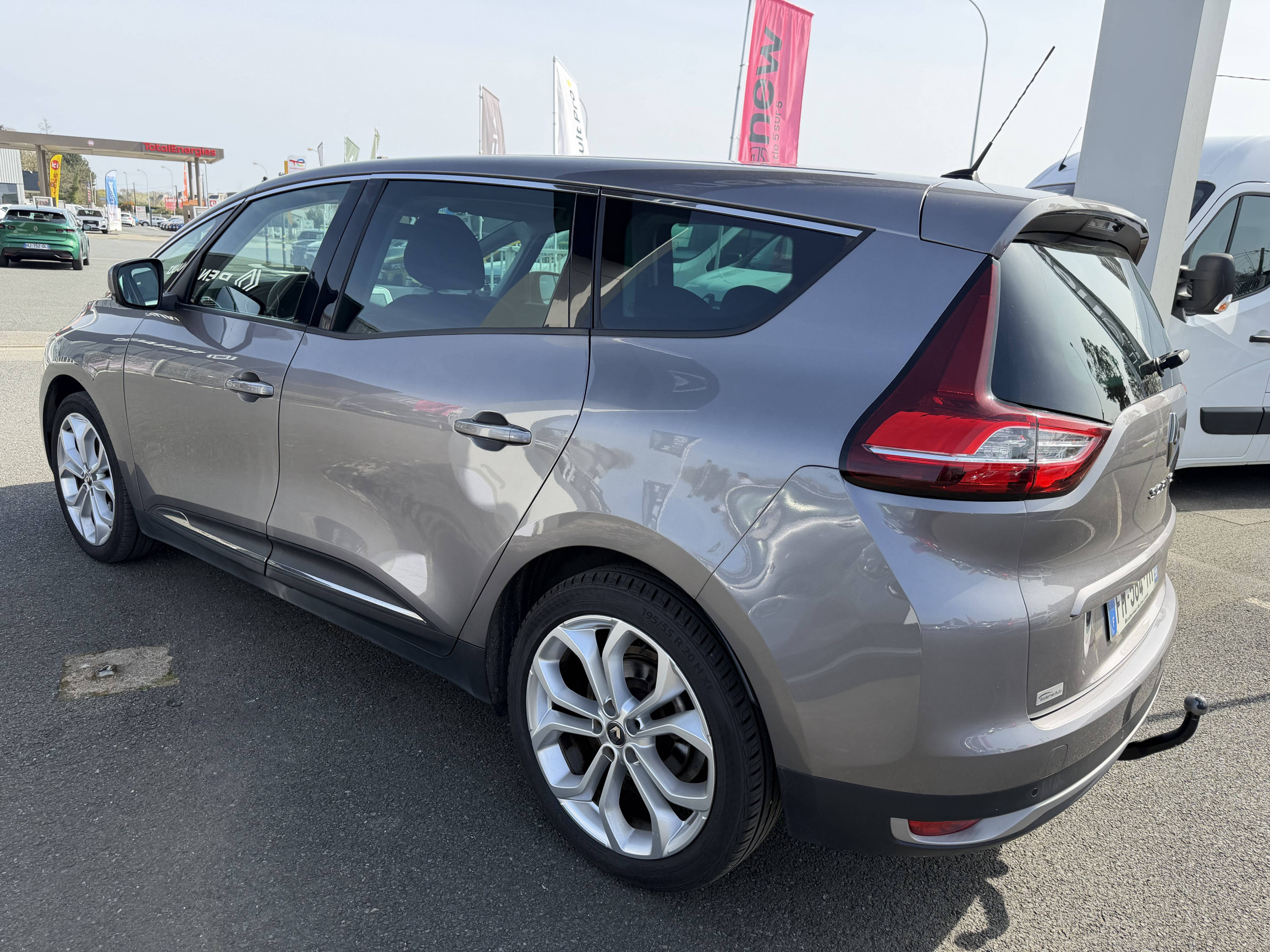 Vente en ligne Renault Grand Scenic 4 Grand Scenic Blue dCi 120 au prix de 17 990 €