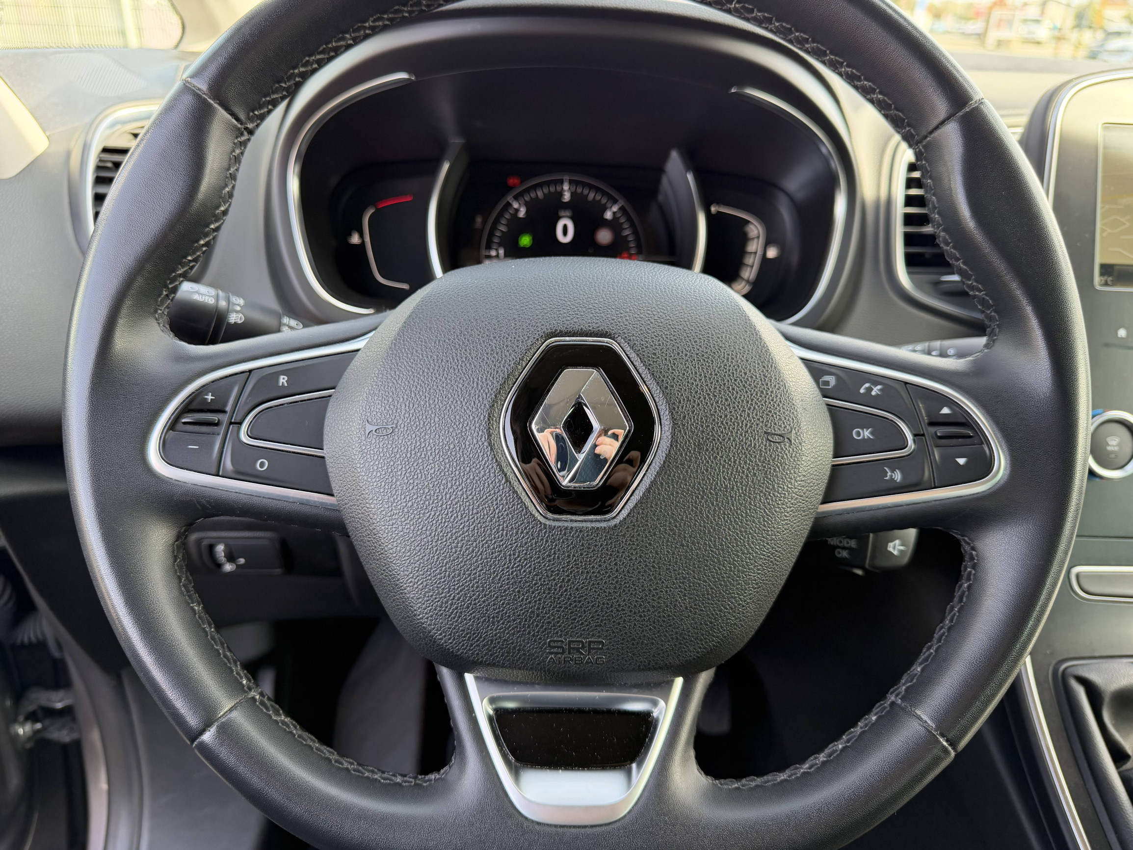 Vente en ligne Renault Grand Scenic 4 Grand Scenic Blue dCi 120 au prix de 17 990 €
