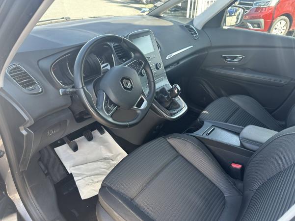 Vente en ligne Renault Grand Scenic 4 Grand Scenic Blue dCi 120 au prix de 17 490 €