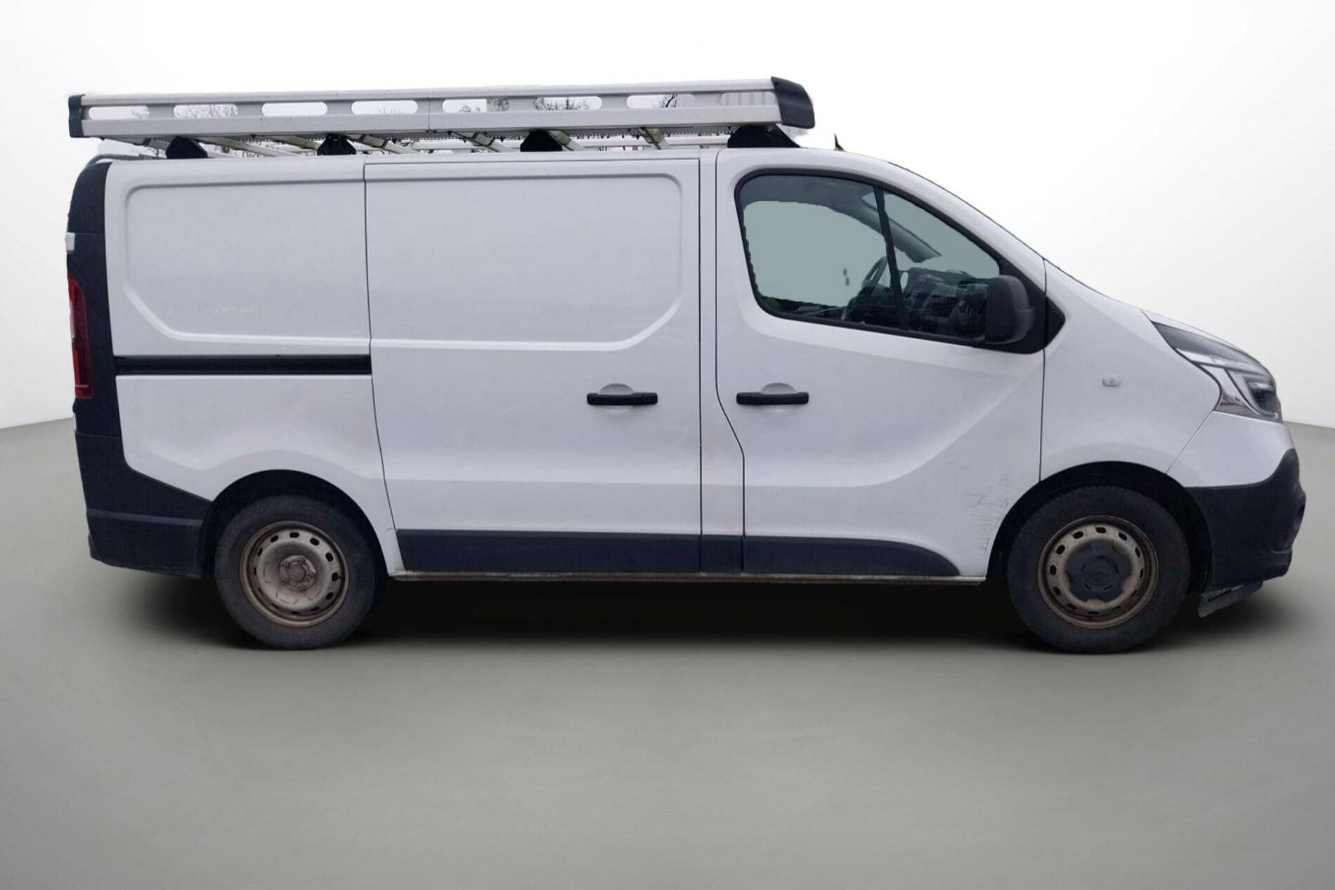 Vente en ligne Renault Trafic 3 Fourgon TRAFIC FGN L1H1 1000 KG DCI 120 au prix de 19 990 €