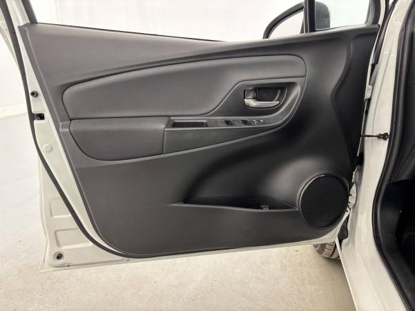 Vente en ligne Toyota Yaris Yaris 110 VVT-i au prix de 13 490 €