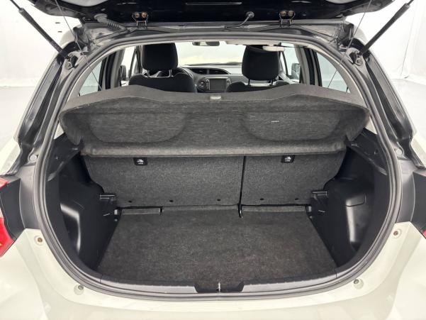 Vente en ligne Toyota Yaris Yaris 110 VVT-i au prix de 13 490 €