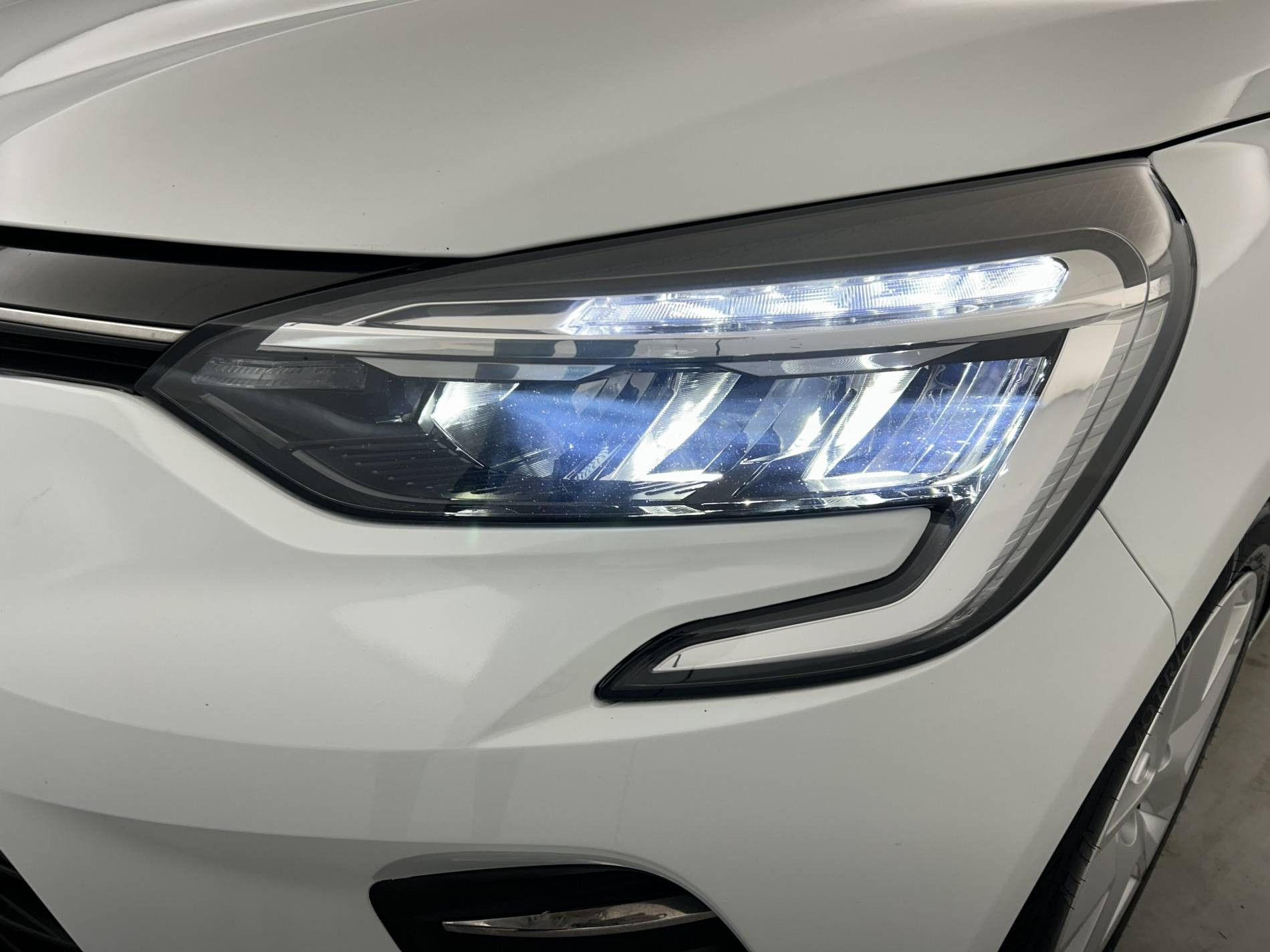 Vente en ligne Renault Clio 5 Clio TCe 90 - 21N au prix de 13 490 €