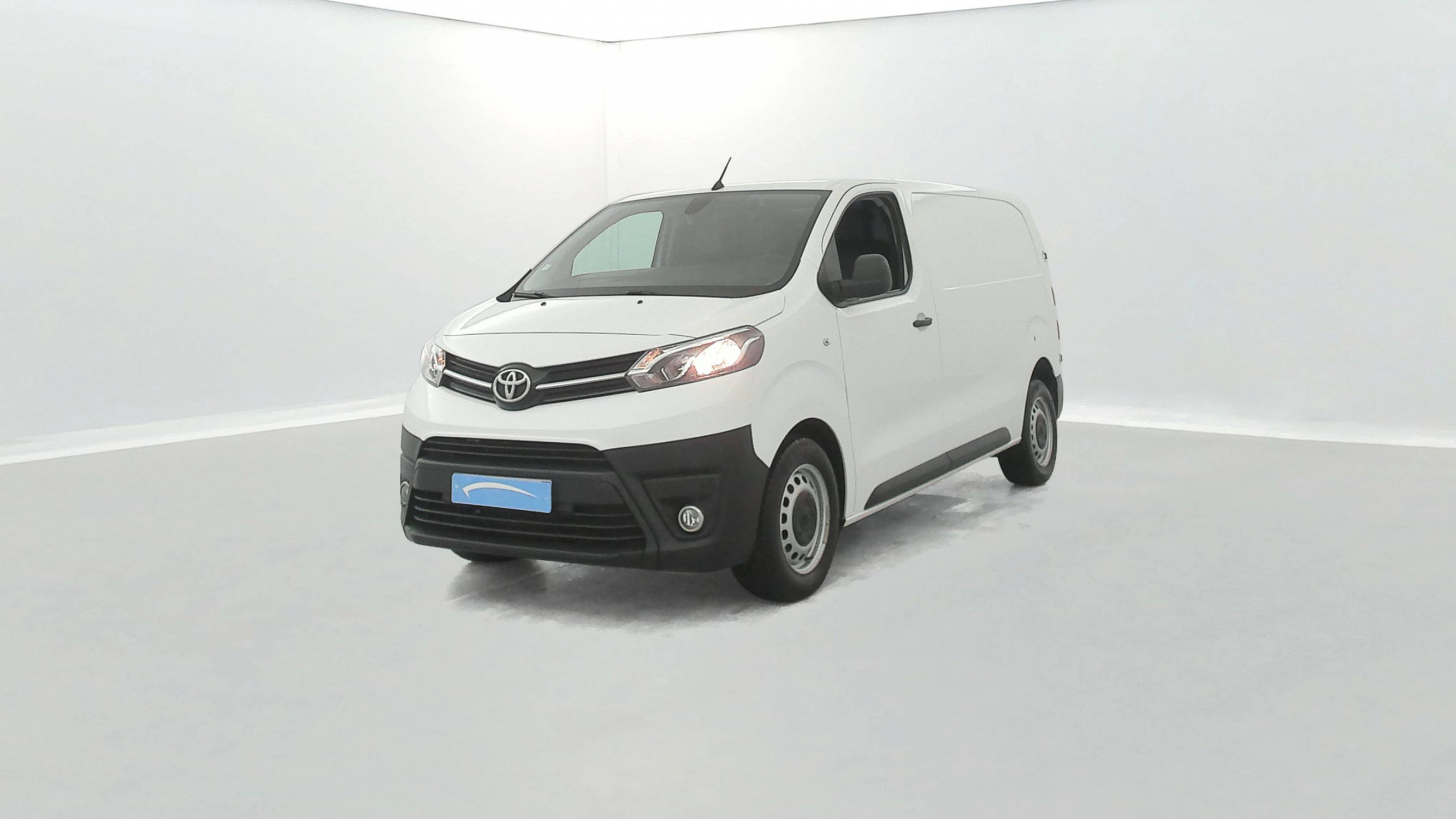 Toyota Proace PROACE MEDIUM 120 D-4D BVM6 occasion de 2019 en vente à Lannion