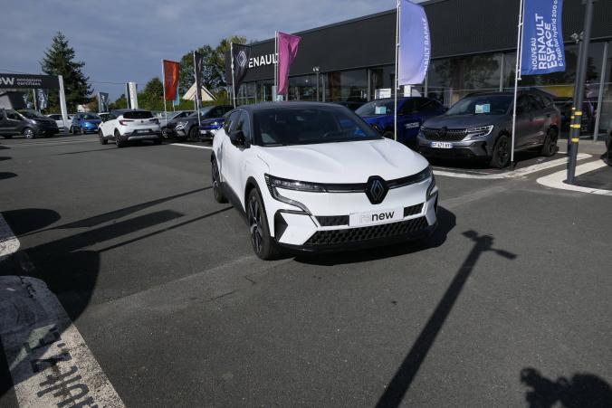 Vente en ligne Renault Megane E-Tech  EV60 220 ch super charge au prix de 37 990 €