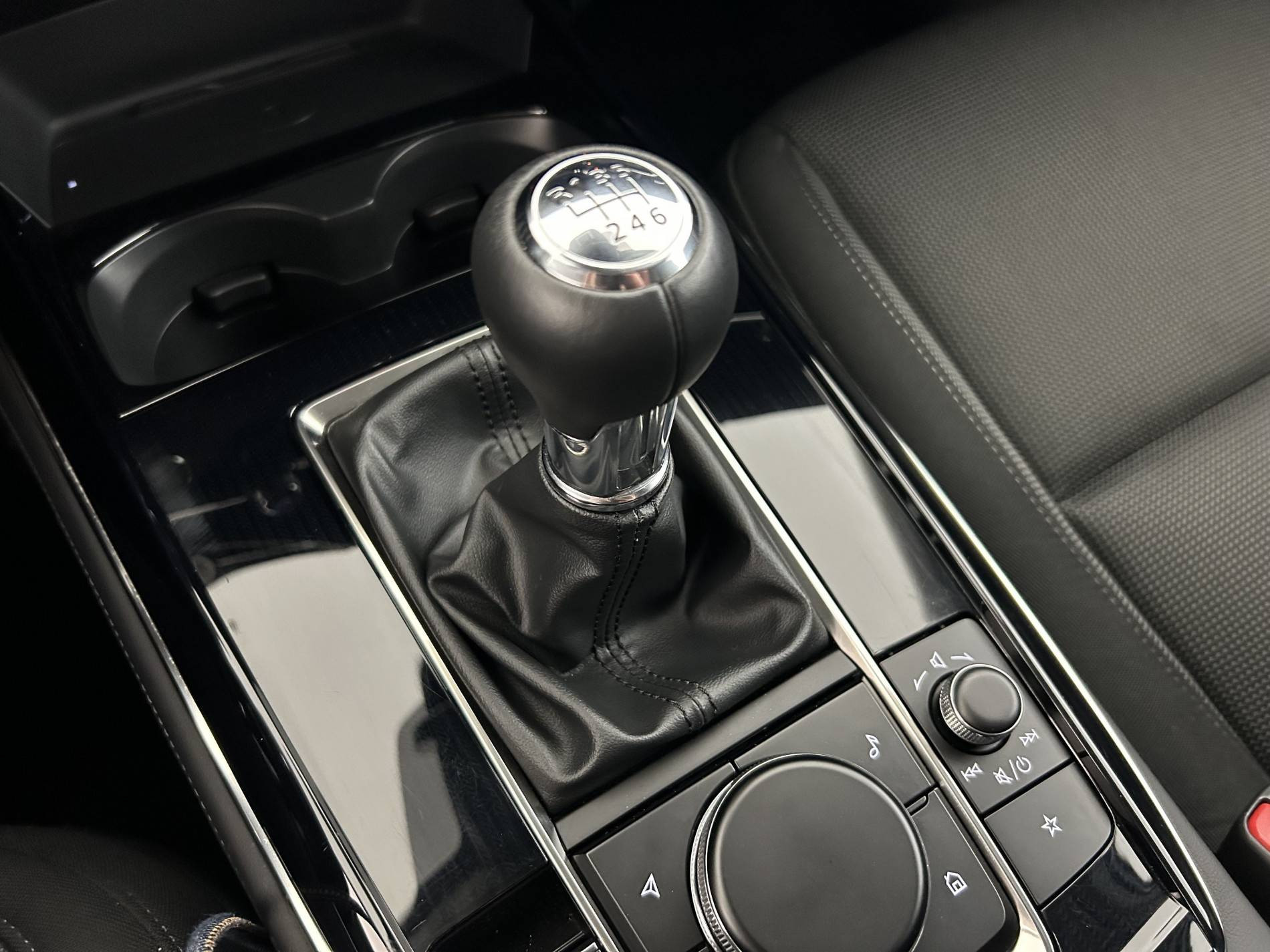 Vente en ligne Mazda CX-30 CX-30 2.0L e-SKYACTIV X M Hybrid 186 ch 4x2 BVM6 au prix de 28 590 €