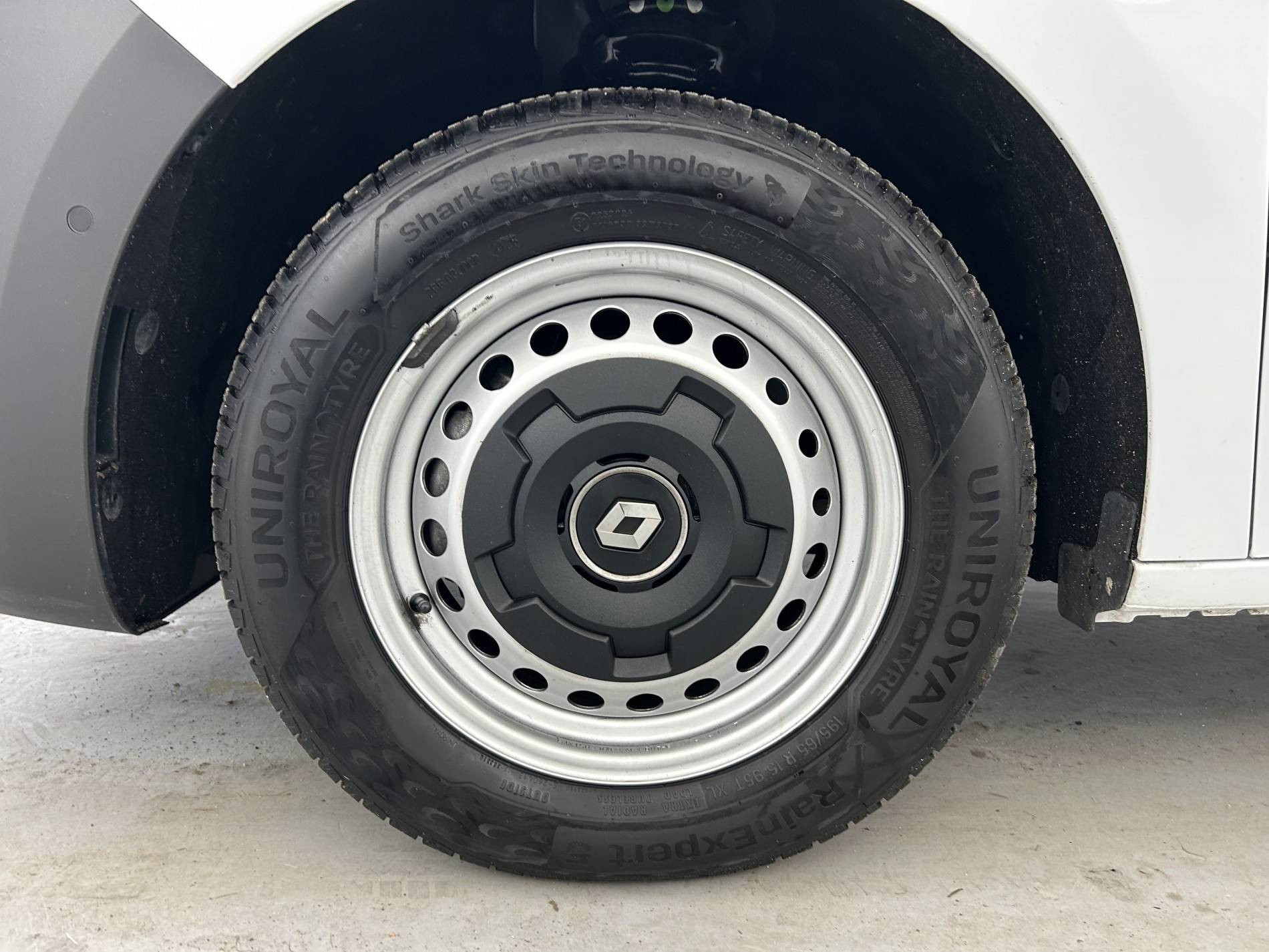 Vente en ligne Renault Kangoo Van  BLUE DCI 95 au prix de 18 790 €