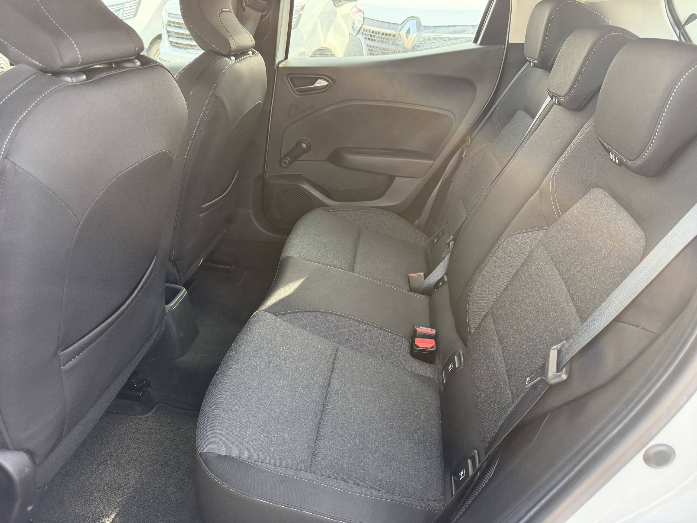 Vente en ligne Renault Clio 5 Clio E-Tech 140 au prix de 13 990 €