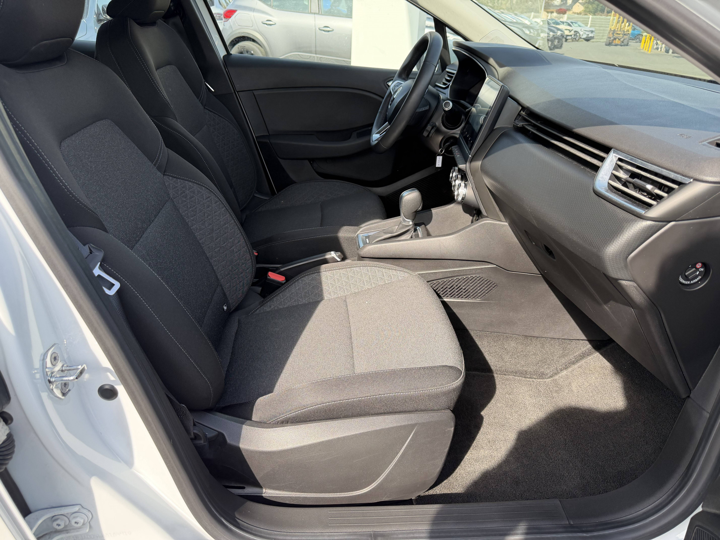 Vente en ligne Renault Clio 5 Clio E-Tech 140 au prix de 13 990 €