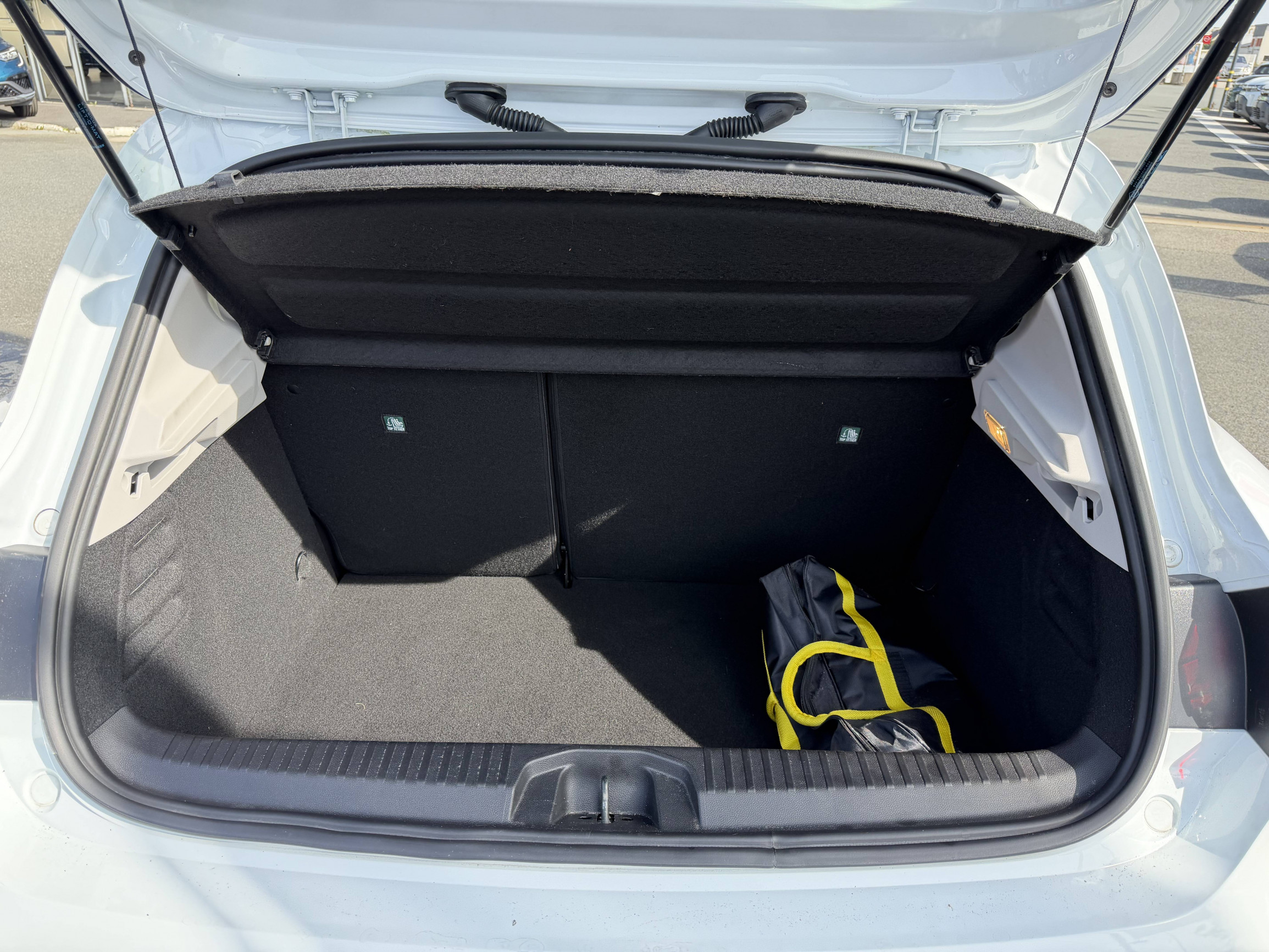 Vente en ligne Renault Clio 5 Clio E-Tech 140 au prix de 13 990 €