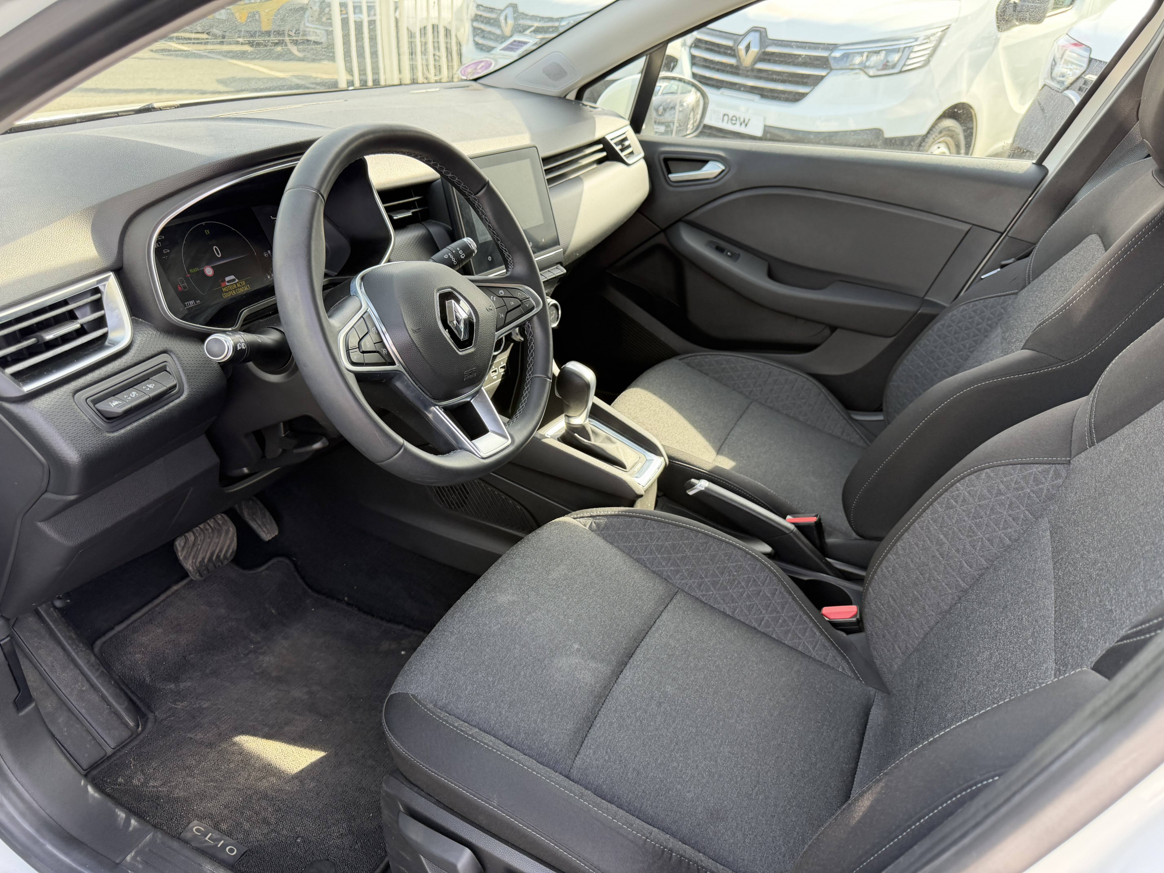 Vente en ligne Renault Clio 5 Clio E-Tech 140 au prix de 13 990 €